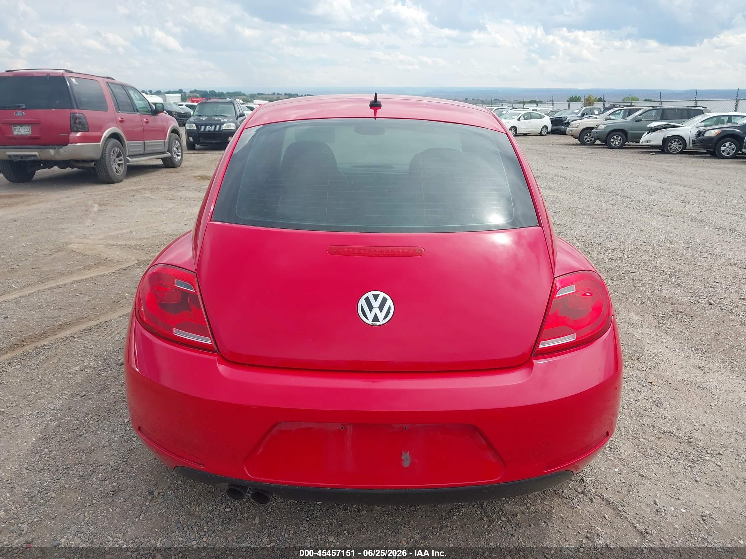 2014 Volkswagen Beetle 2.5l Entry Red vin: 3VWFP7AT9EM629457