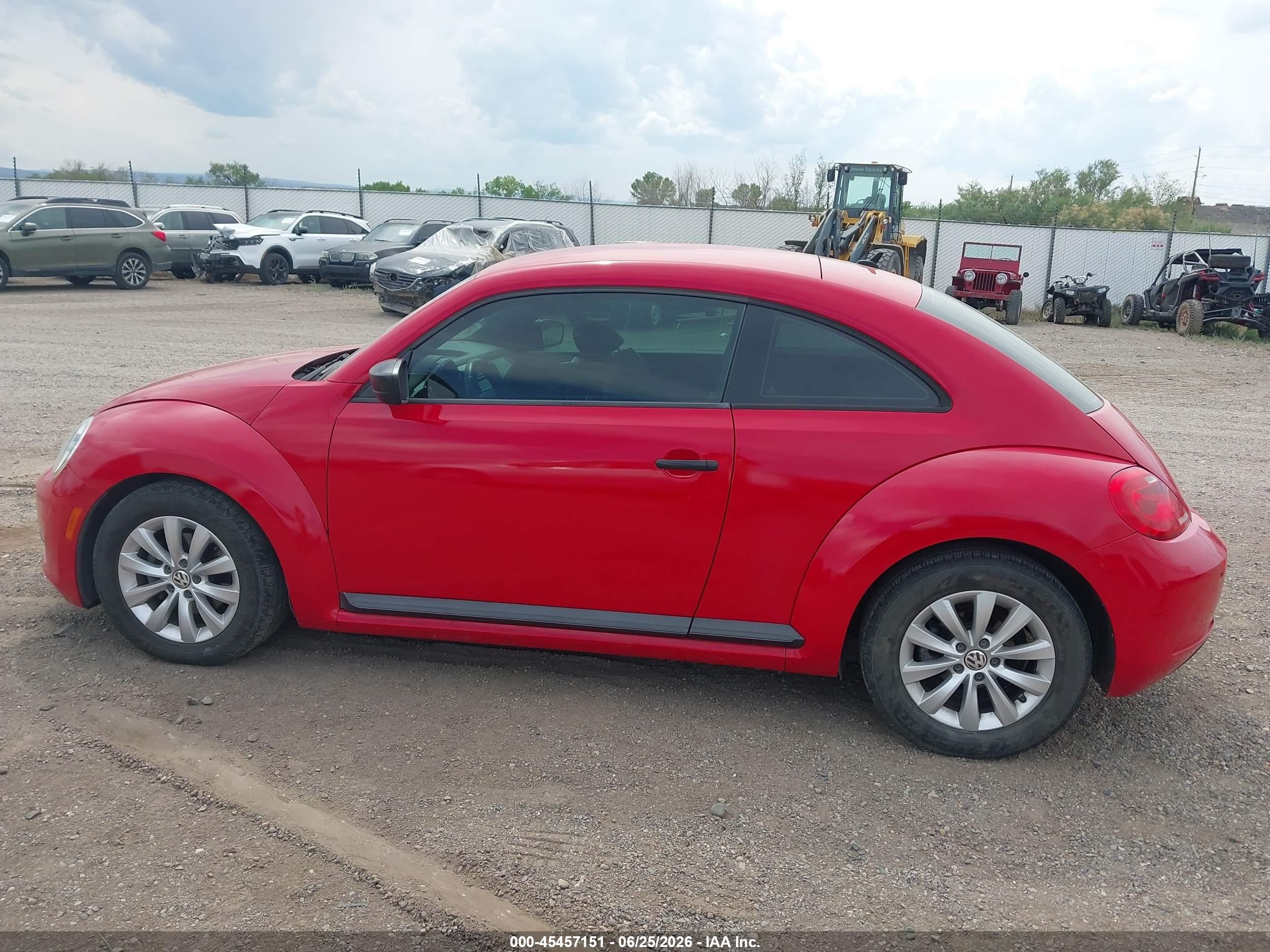 2014 Volkswagen Beetle 2.5l Entry Red vin: 3VWFP7AT9EM629457