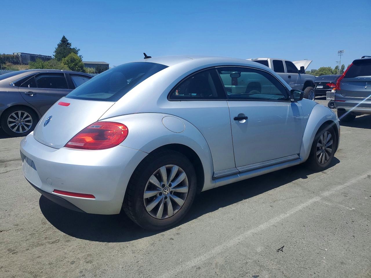 2013 Volkswagen Beetle Серебряный vin: 3VWFP7ATXDM646878