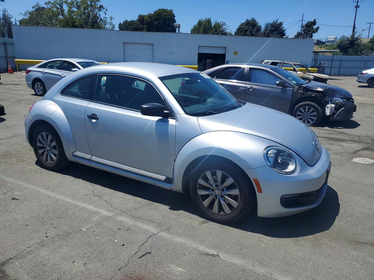 2013 Volkswagen Beetle Серебряный vin: 3VWFP7ATXDM646878