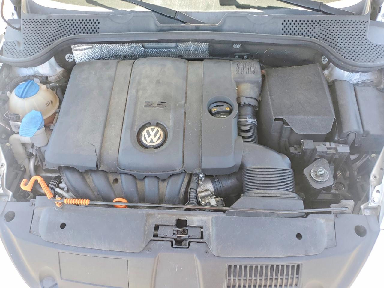 2013 Volkswagen Beetle Серебряный vin: 3VWFP7ATXDM646878