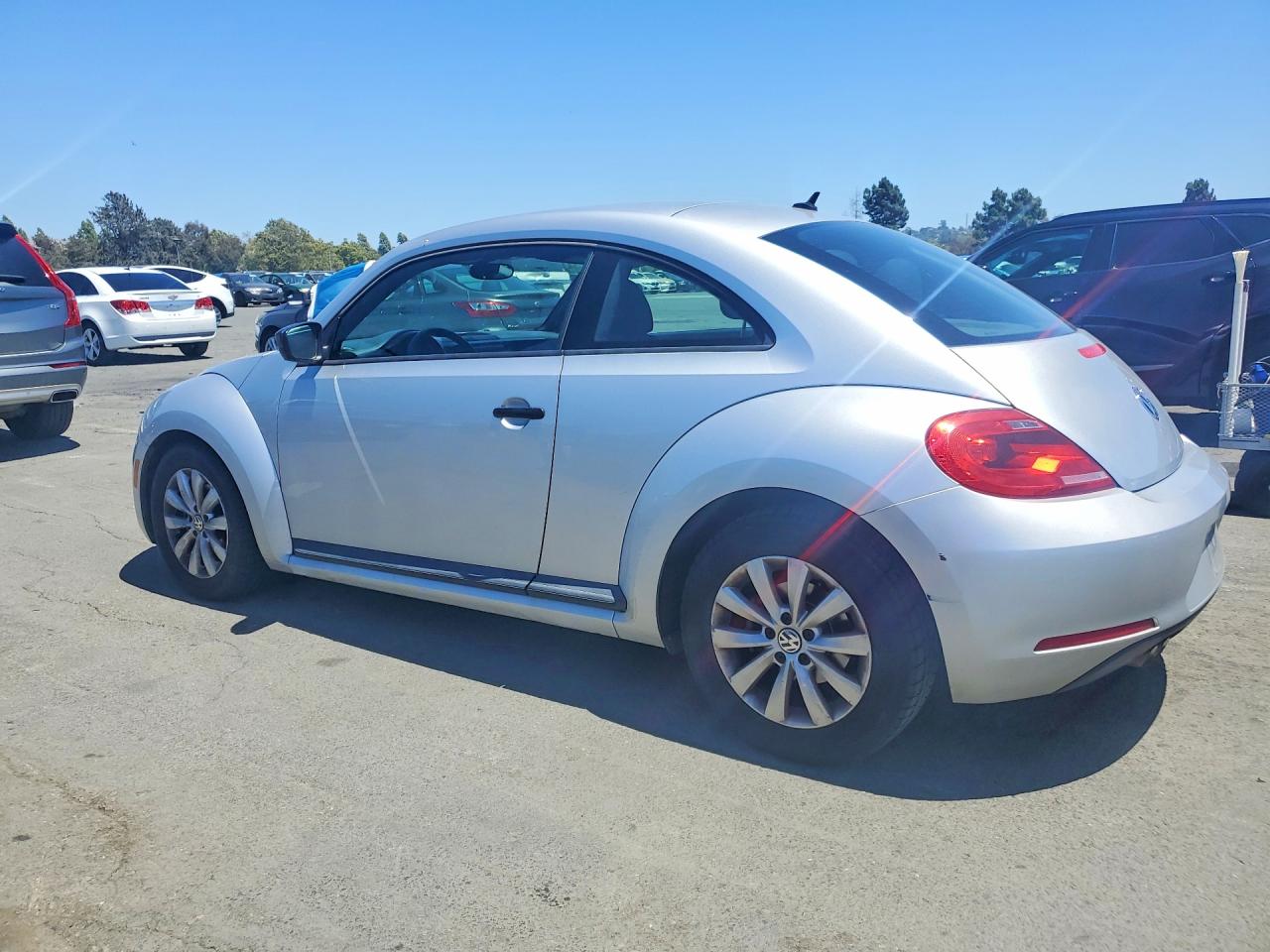 2013 Volkswagen Beetle Серебряный vin: 3VWFP7ATXDM646878