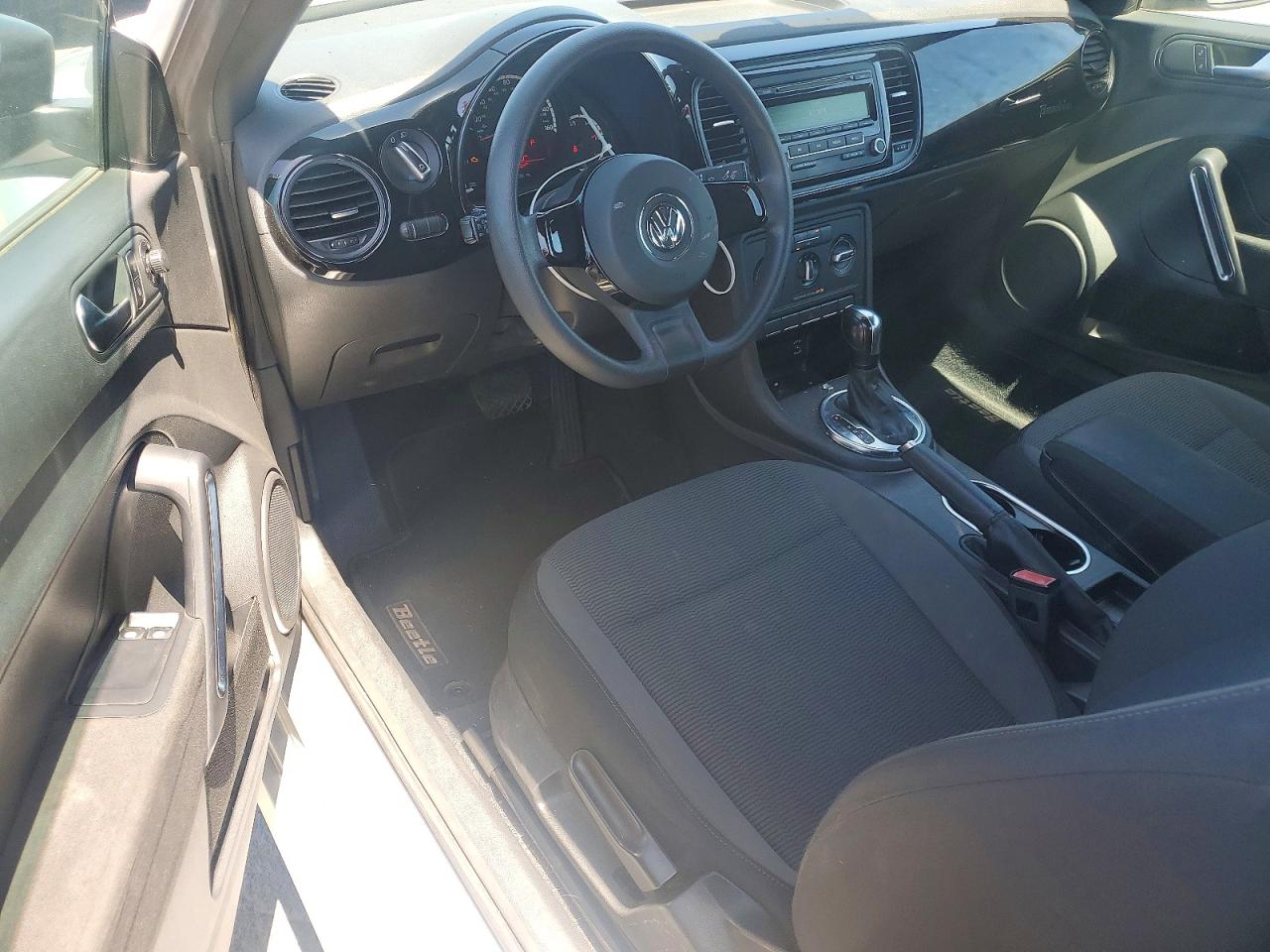 2013 Volkswagen Beetle Серебряный vin: 3VWFP7ATXDM646878
