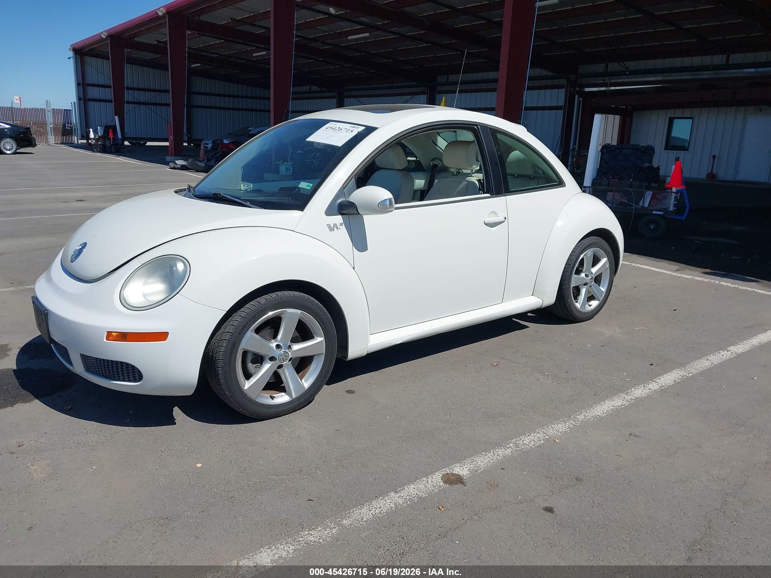 2008 Volkswagen New Beetle Triple White Beige vin: 3VWFW31C78M511083