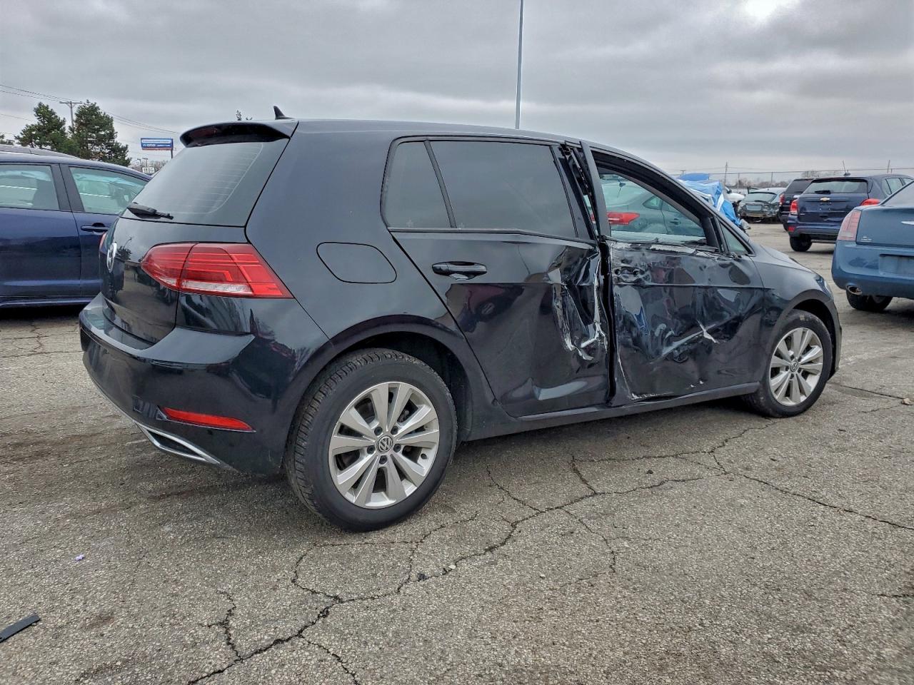 2021 Volkswagen Golf Черный vin: 3VWG57AU0MM002938
