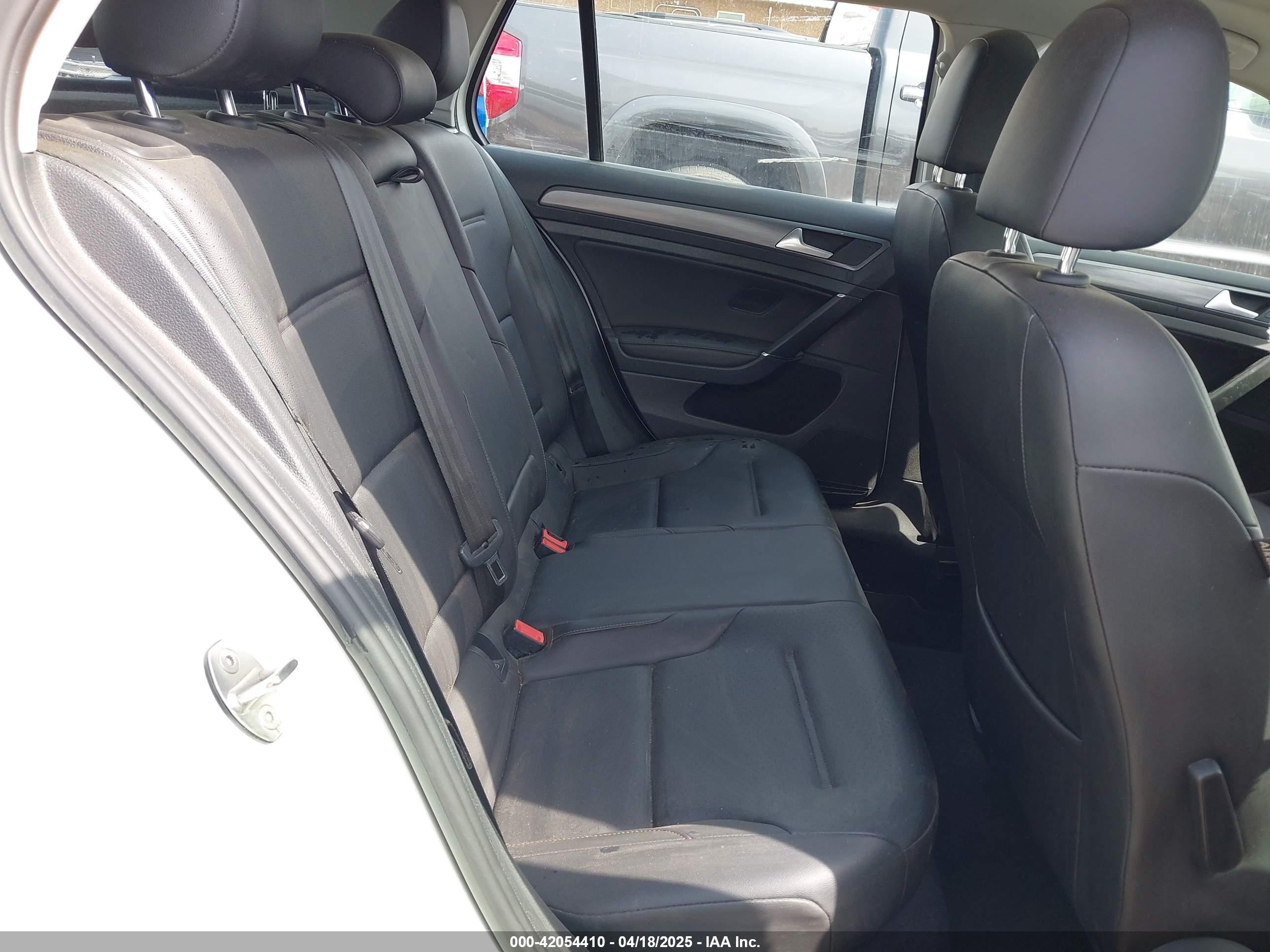 2021 Volkswagen Golf 1.4t Tsi Белый vin: 3VWG57AU7MM003388