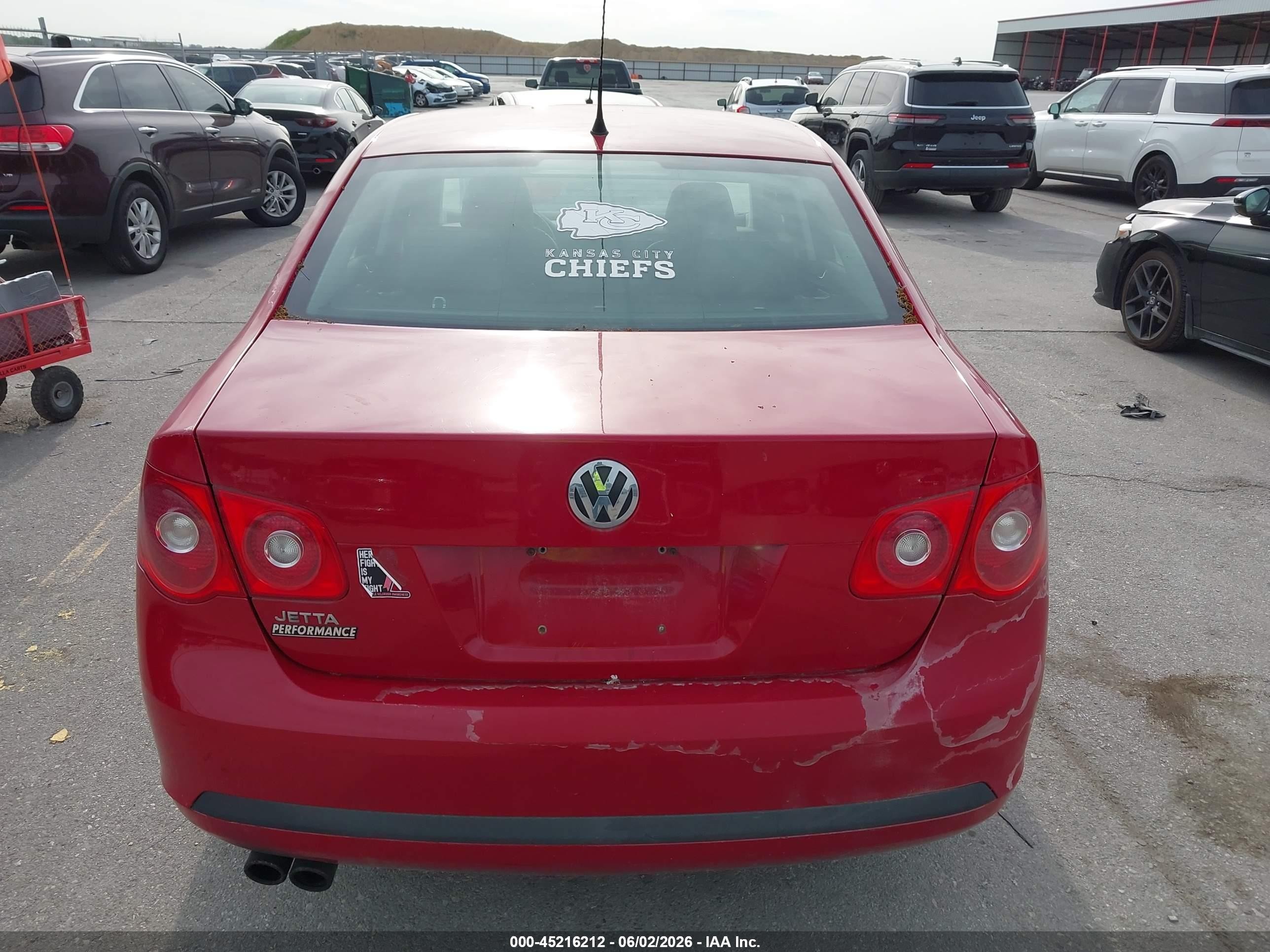 2007 Volkswagen Jetta   Красный vin: 3VWGF71K27M084641