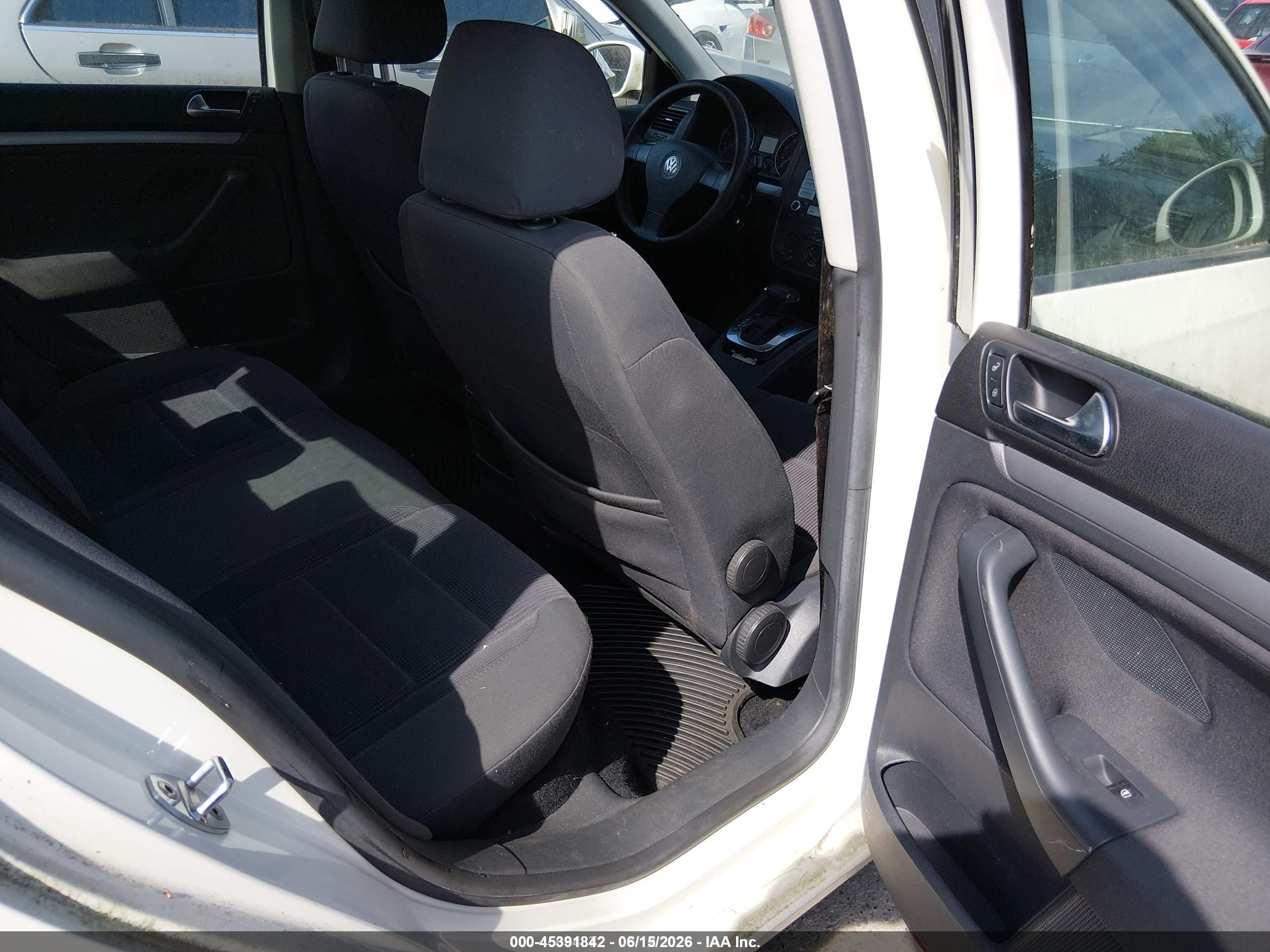 2007 Volkswagen Jetta   Белый vin: 3VWGF71K57M039340