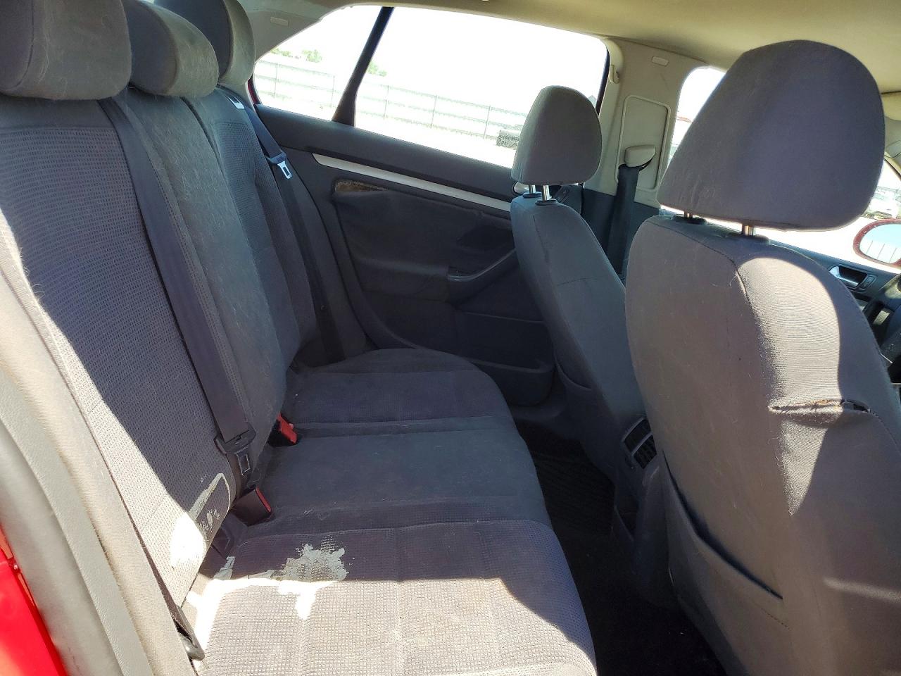 2007 Volkswagen Jetta Red vin: 3VWGG71K77M196235