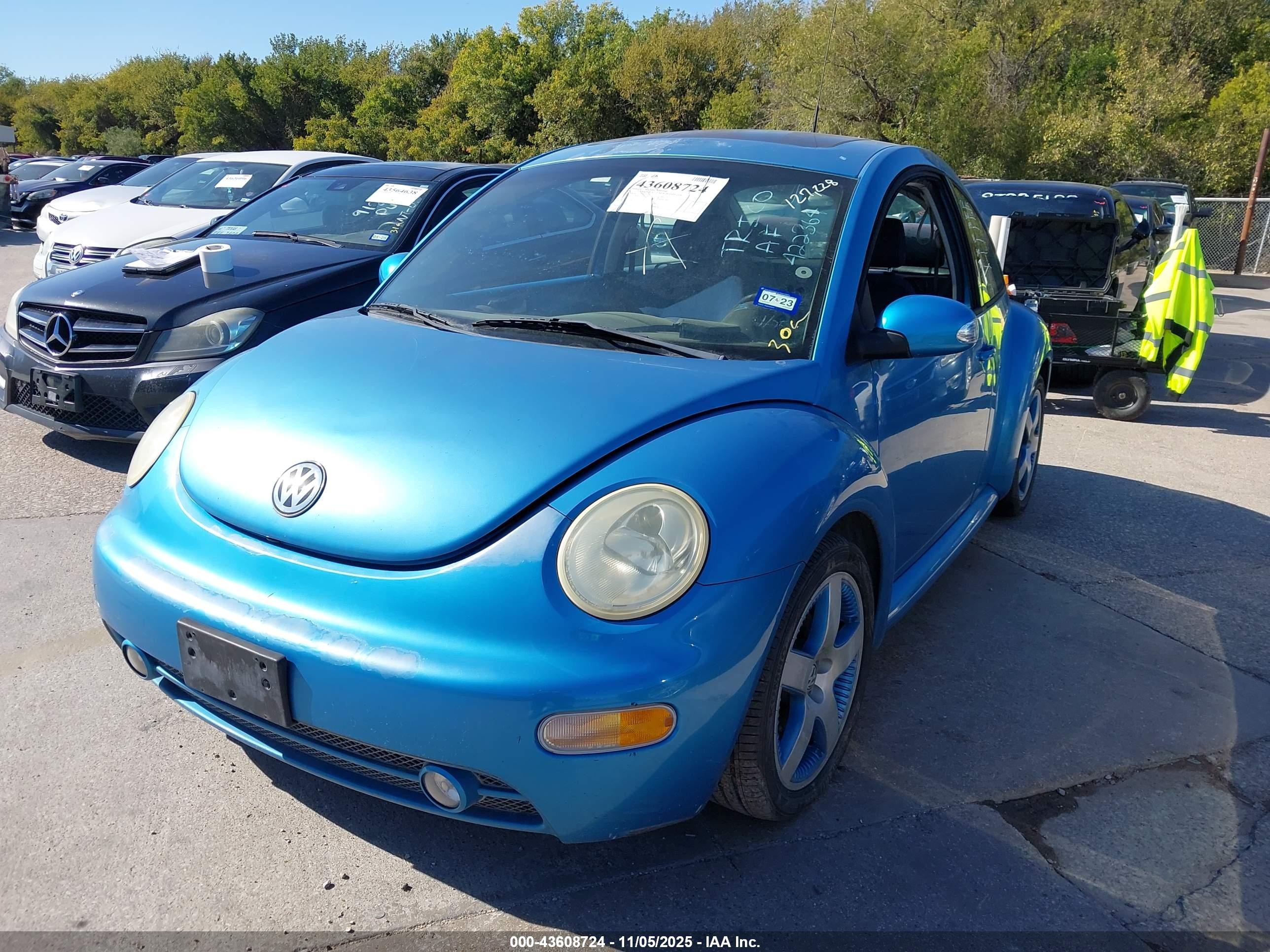 2004 Volkswagen New Beetle Coupe   Blue vin: 3VWGK31C54M422364