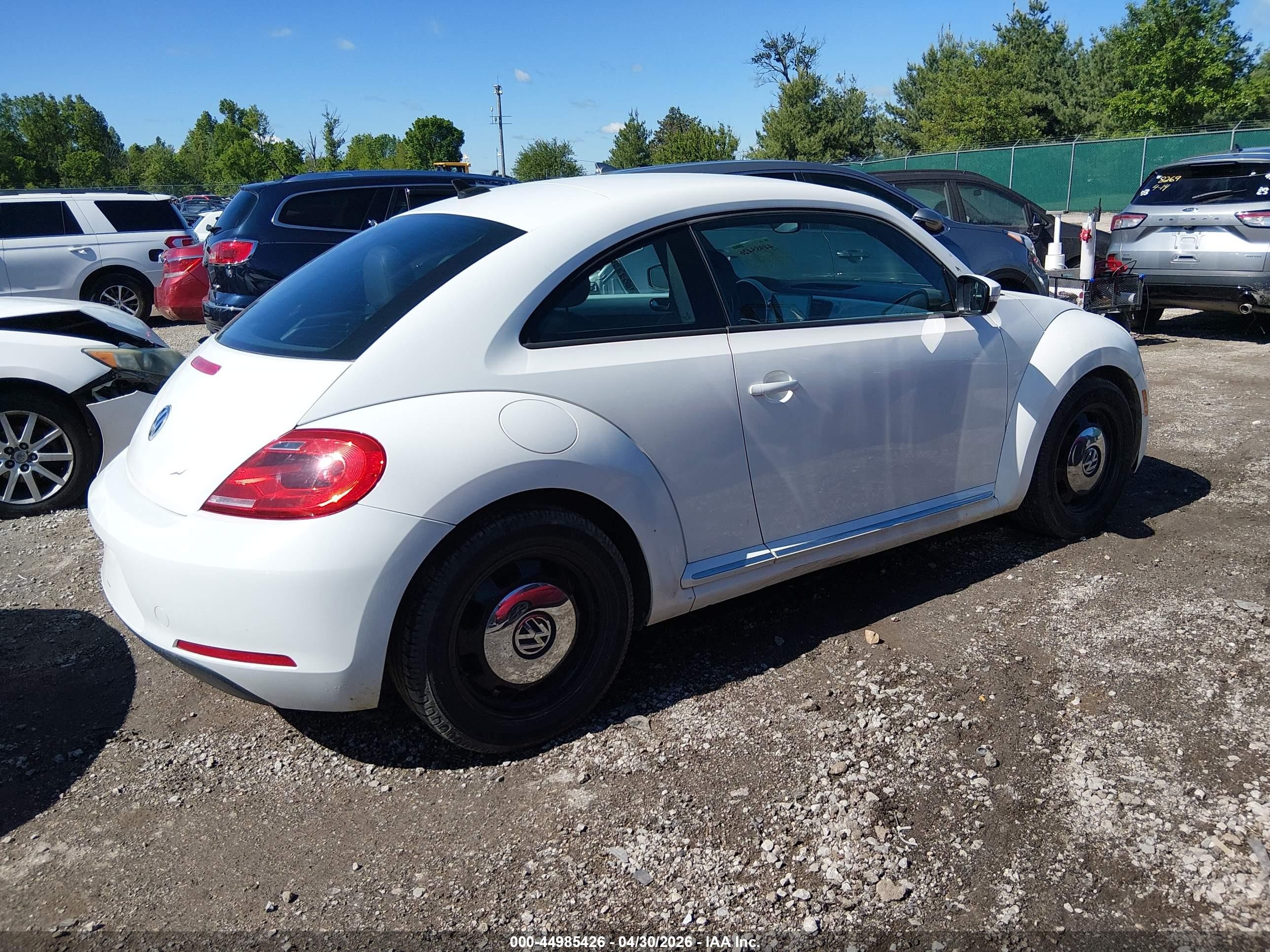 2014 Volkswagen Beetle 1.8t White vin: 3VWH17AT8EM635356