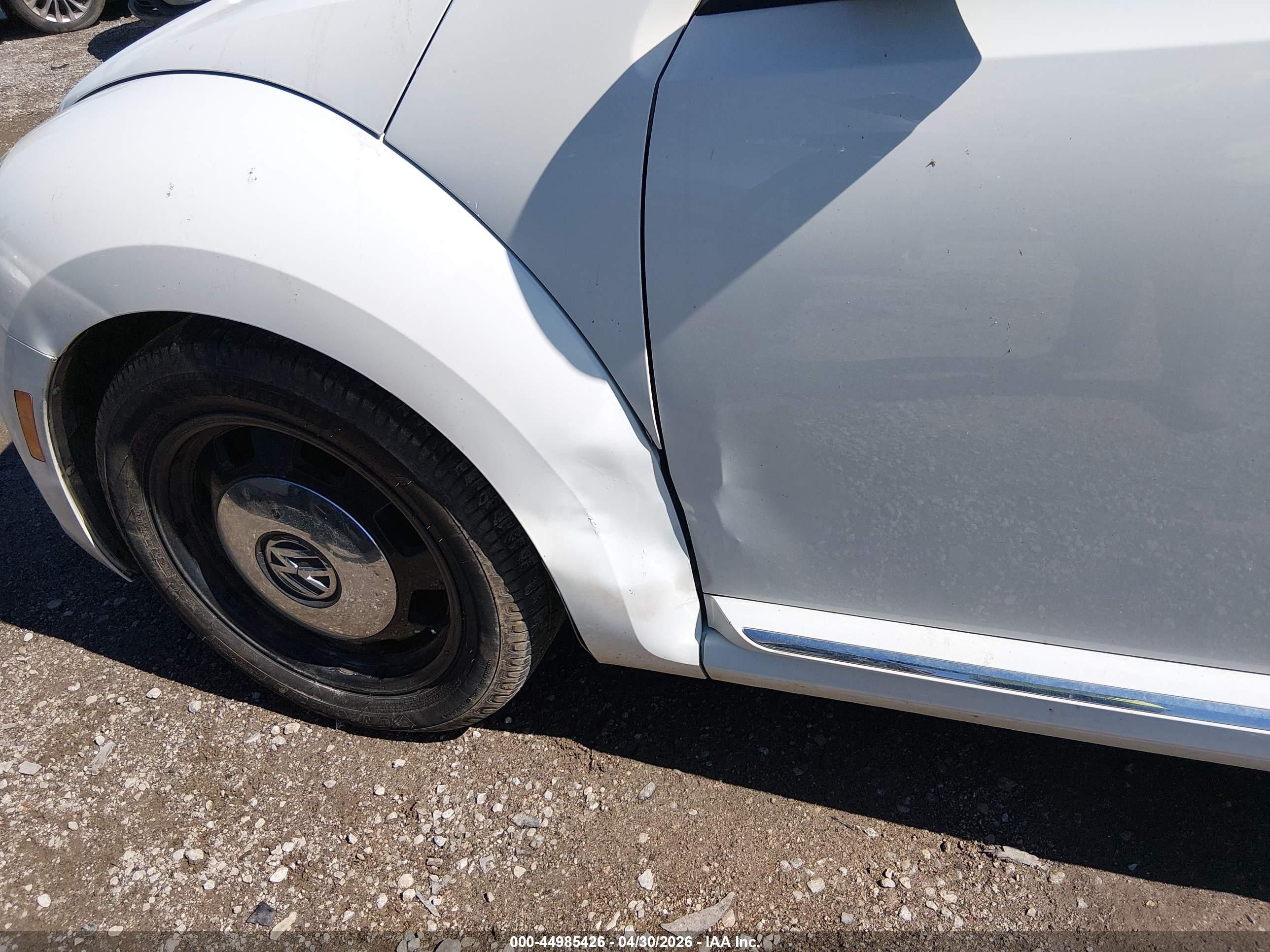 2014 Volkswagen Beetle 1.8t White vin: 3VWH17AT8EM635356