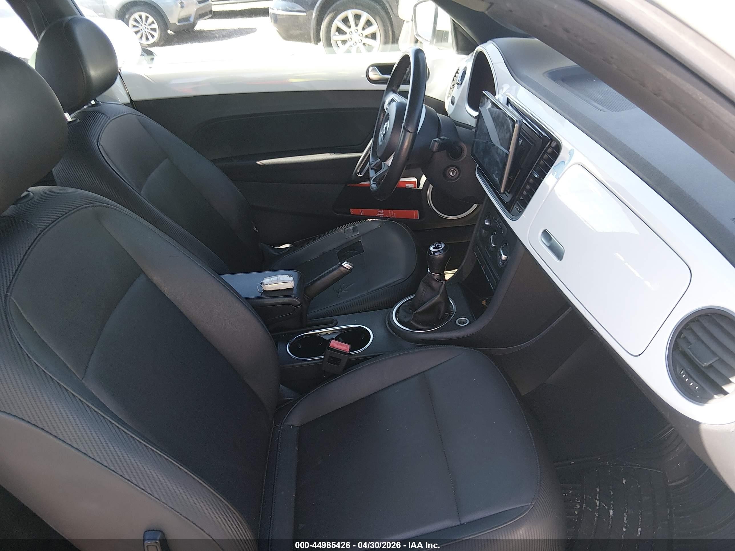 2014 Volkswagen Beetle 1.8t White vin: 3VWH17AT8EM635356