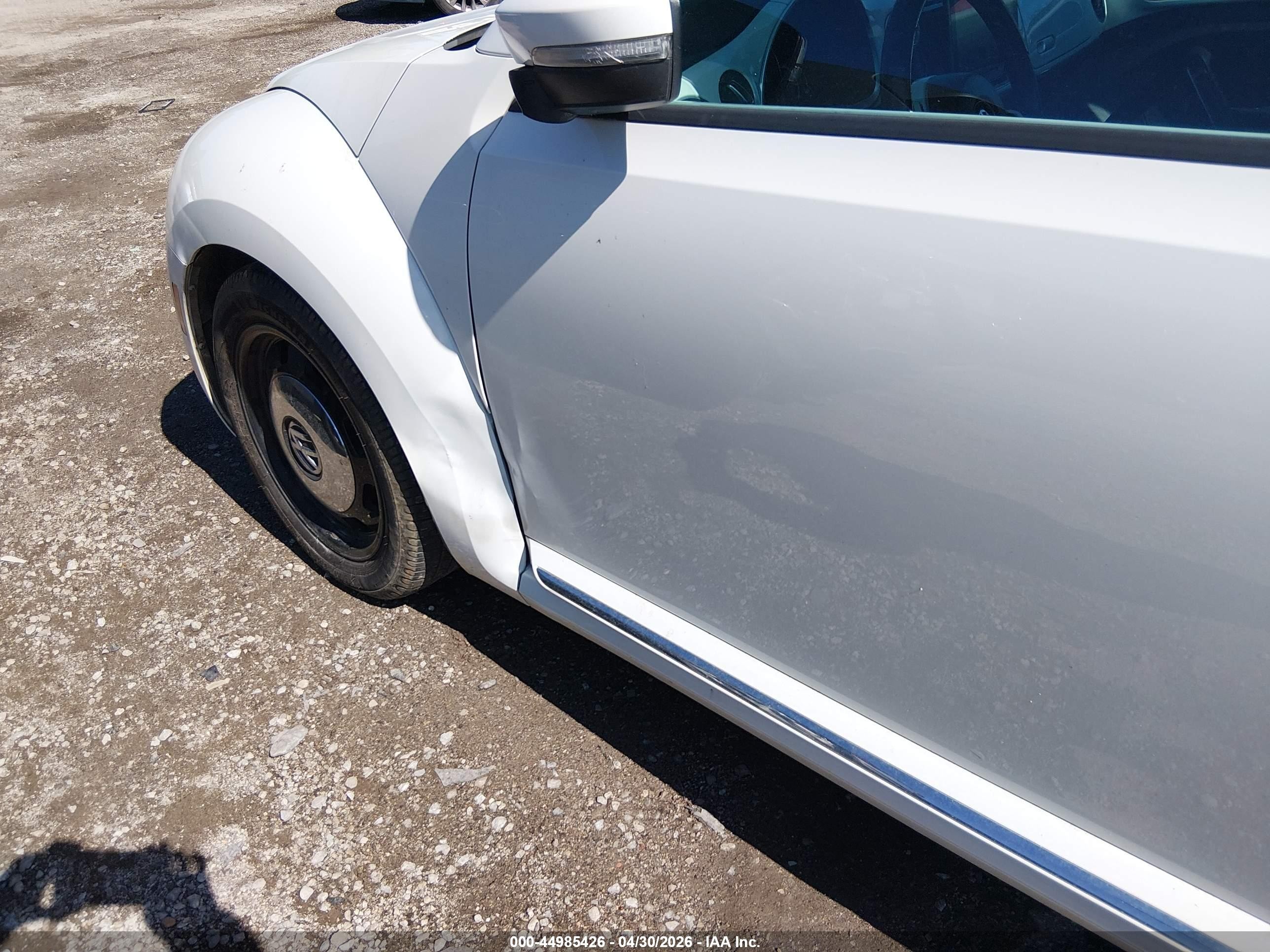 2014 Volkswagen Beetle 1.8t White vin: 3VWH17AT8EM635356