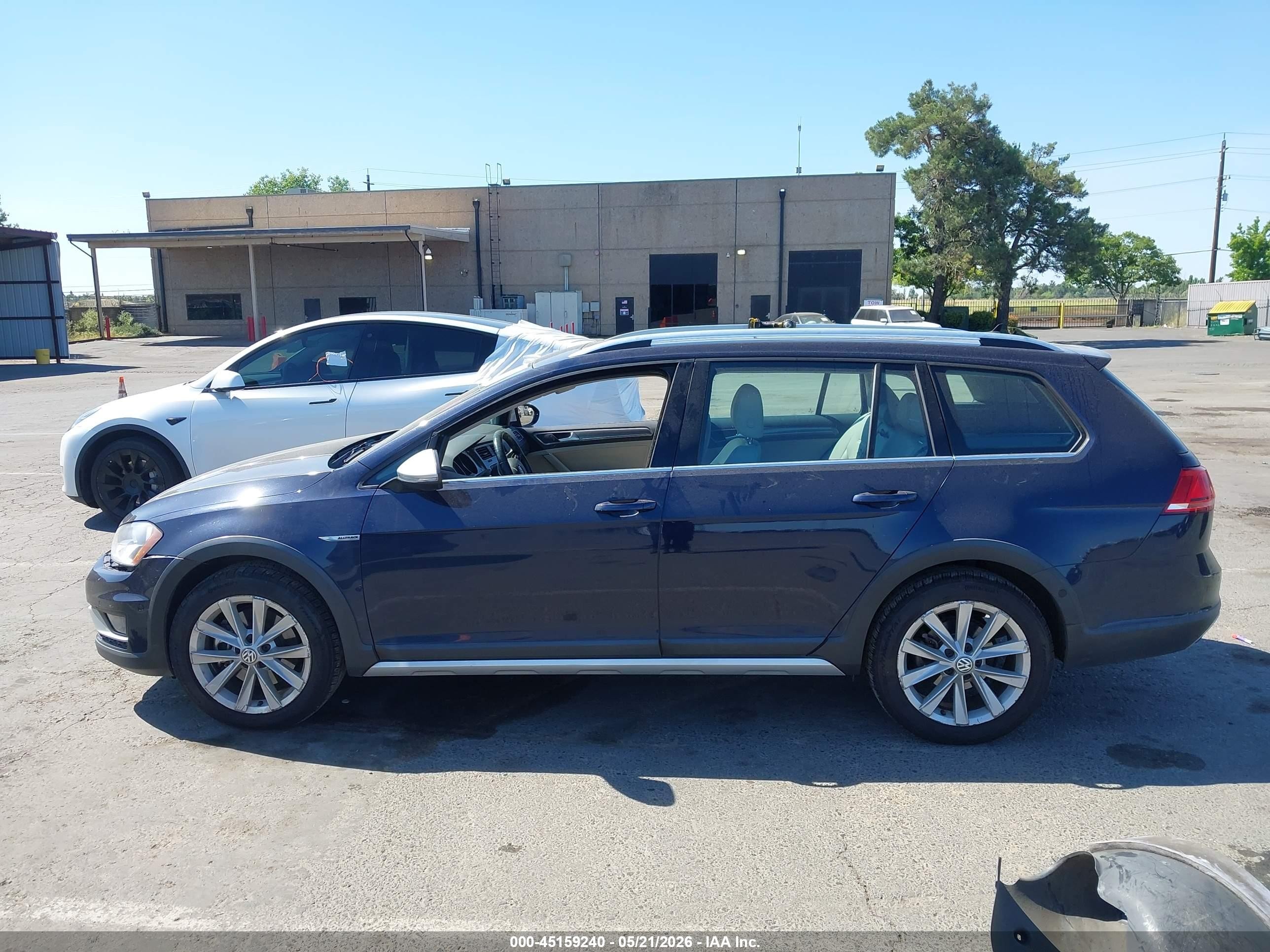 2017 Volkswagen Golf Alltrack Tsi S/tsi Se/tsi Sel Dark Blue vin: 3VWH17AU6HM517075