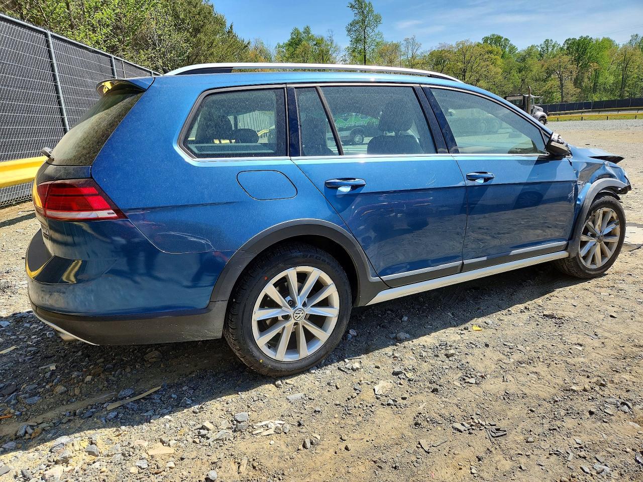 2018 Volkswagen Golf Alltrack S Blue vin: 3VWH17AU6JM768832