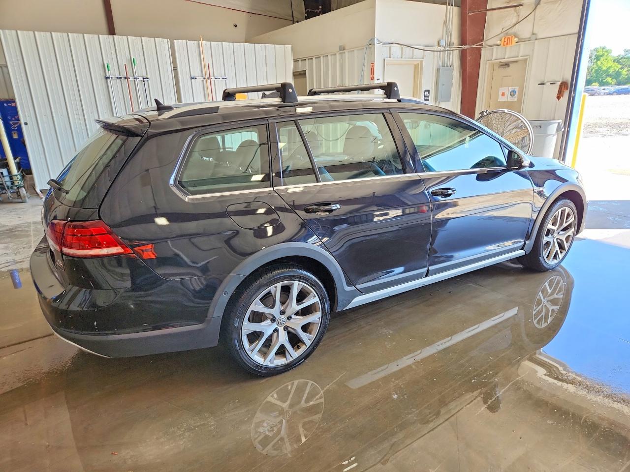 2018 Volkswagen Golf Alltrack S Black vin: 3VWH17AU9JM756237