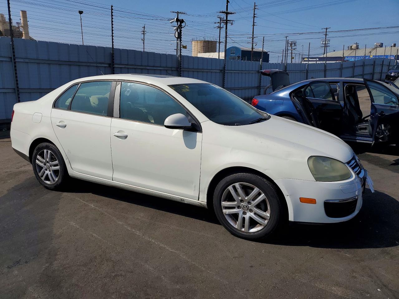 2008 Volkswagen Jetta White vin: 3VWHM71K38M087401