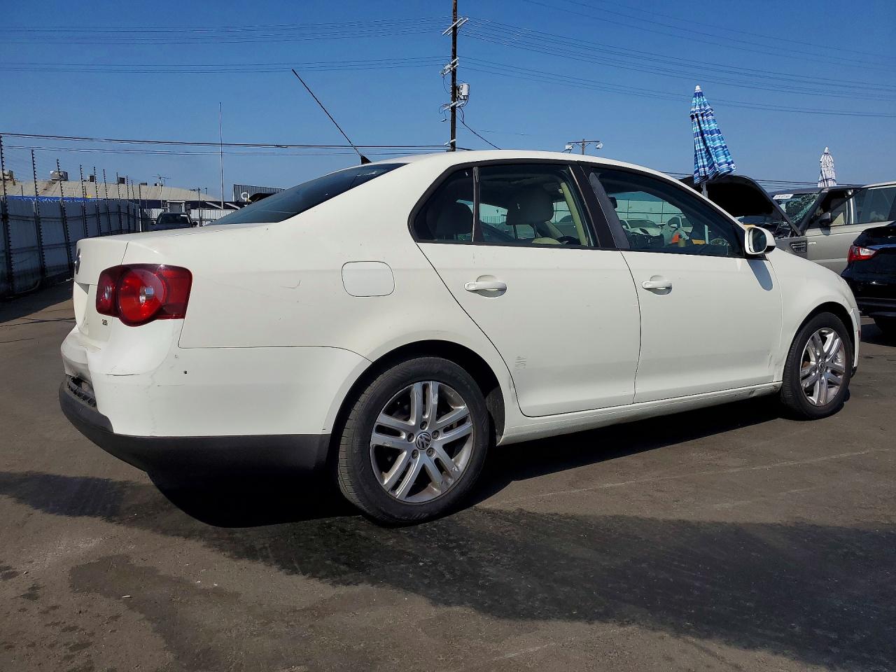 2008 Volkswagen Jetta White vin: 3VWHM71K38M087401