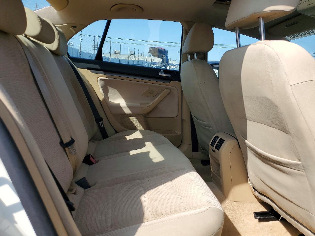 2008 Volkswagen Jetta White vin: 3VWHM71K38M087401
