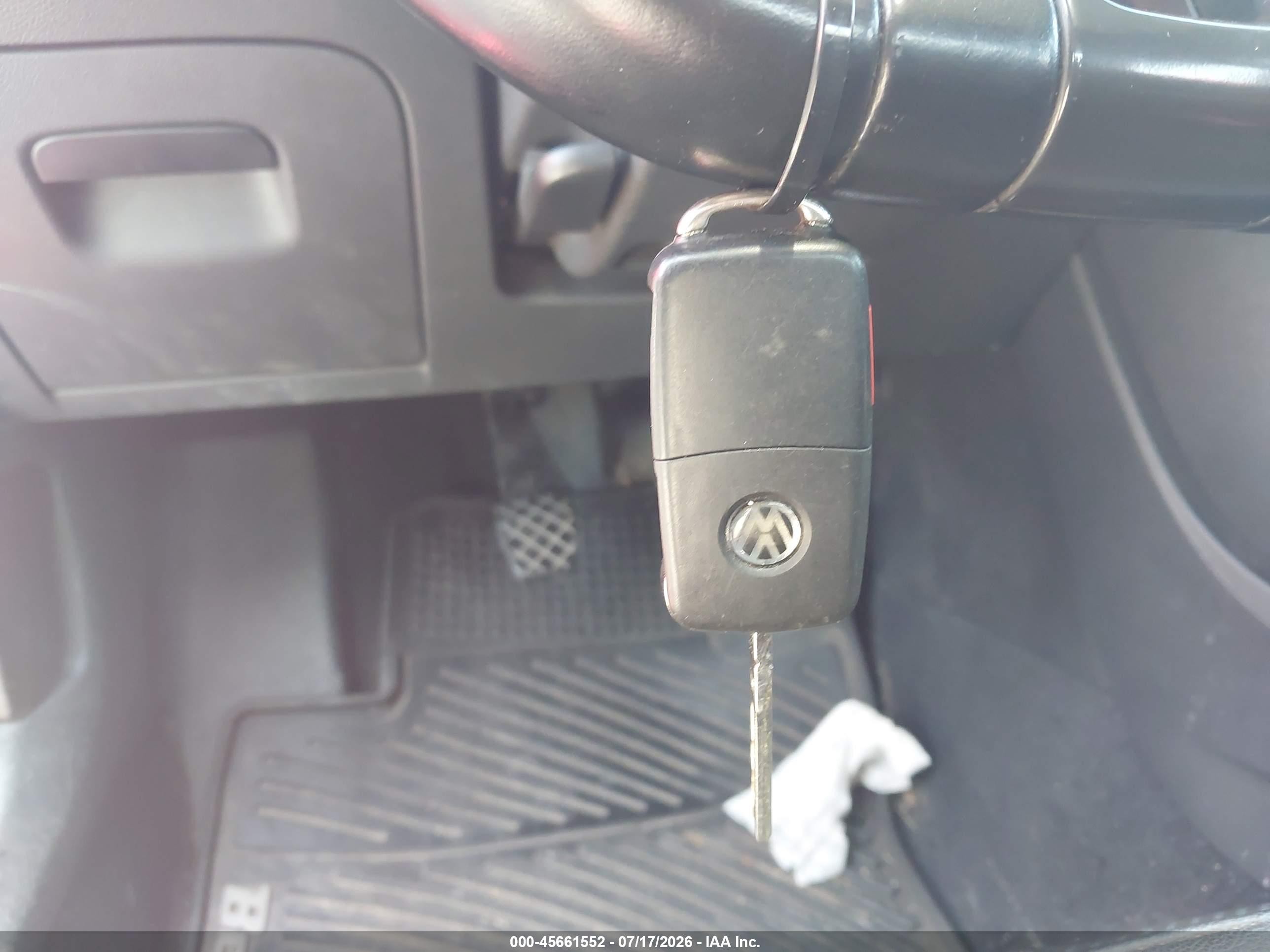 2014 Volkswagen Beetle 2.5l Red vin: 3VWHP7AT8EM631063