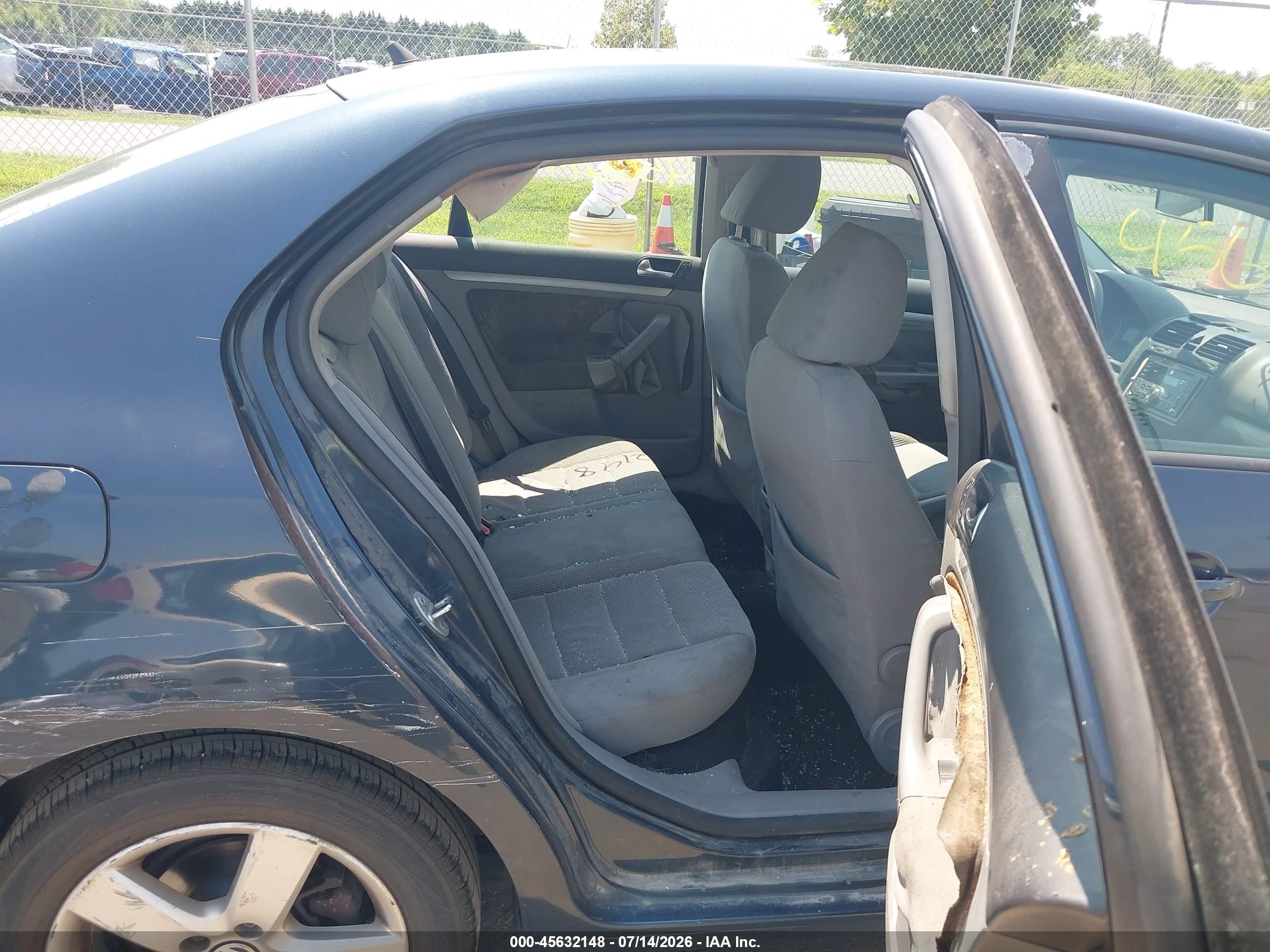2009 Volkswagen Jetta S Blue vin: 3VWHZ71K09M085494