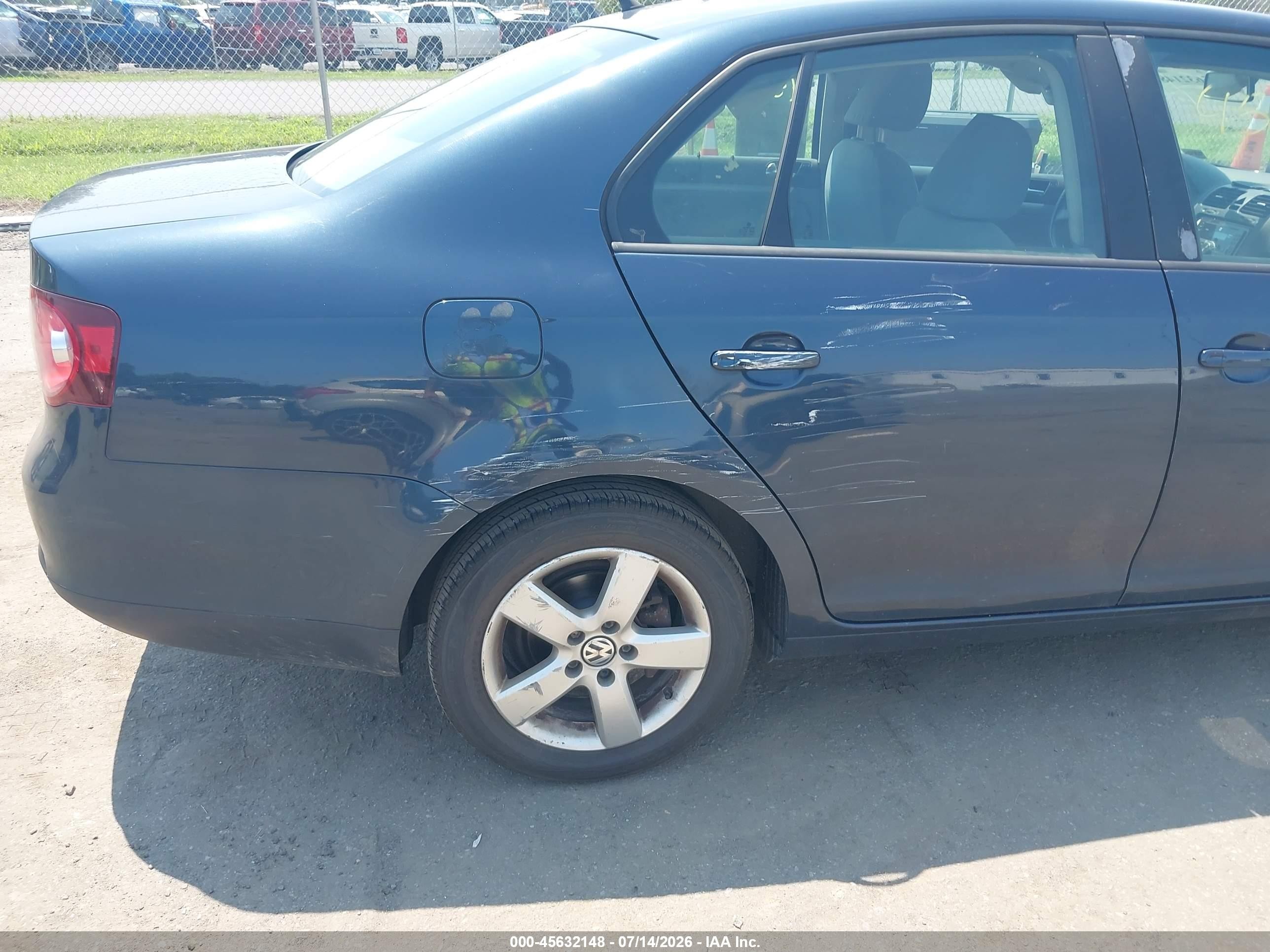 2009 Volkswagen Jetta S Blue vin: 3VWHZ71K09M085494
