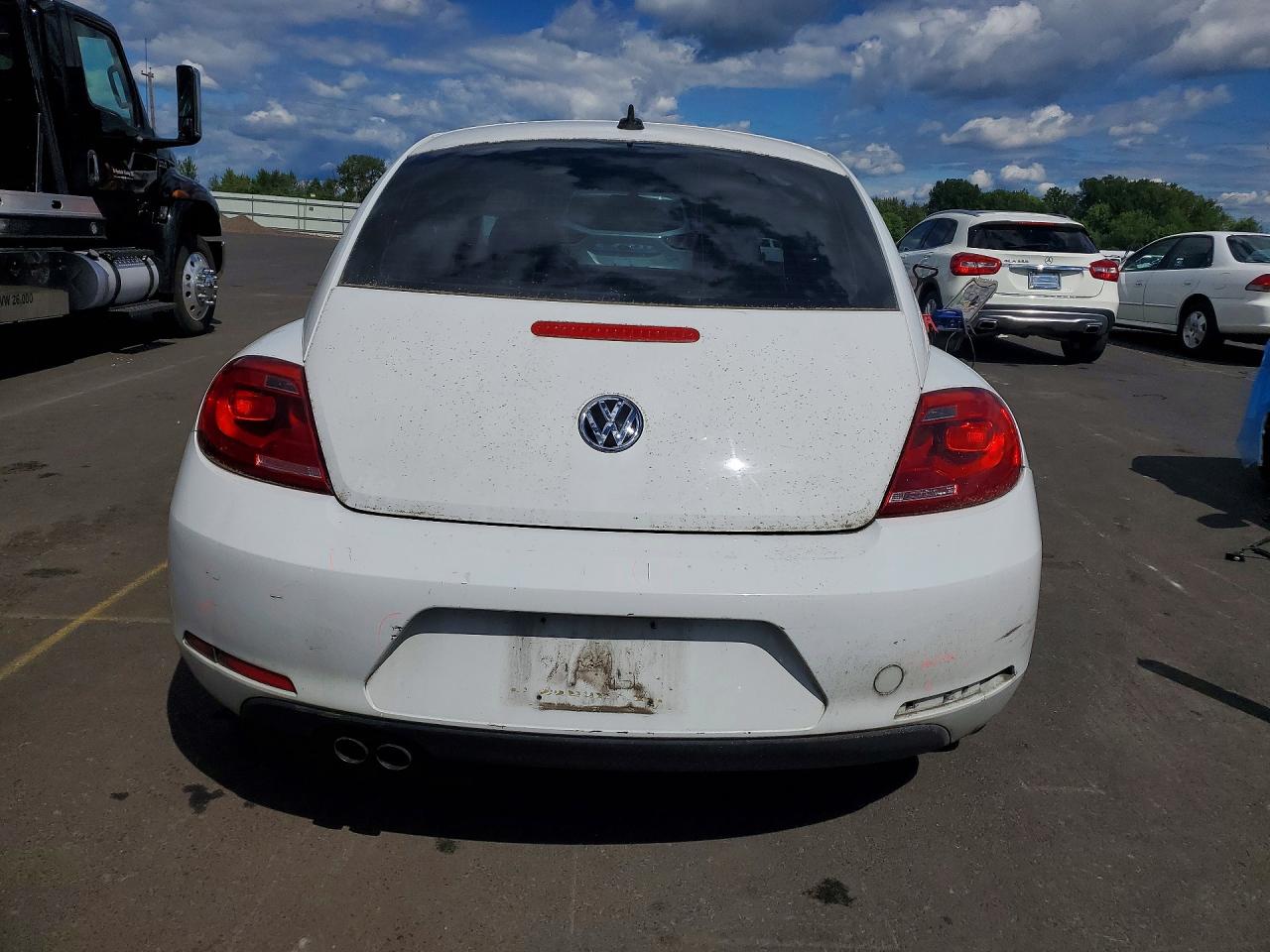 2015 Volkswagen Beetle 1.8t White vin: 3VWJ07AT0FM647488
