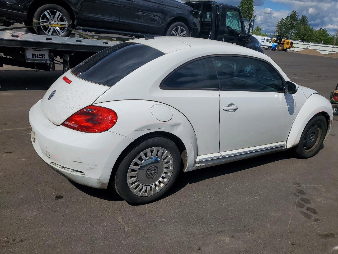 2015 Volkswagen Beetle 1.8t White vin: 3VWJ07AT0FM647488