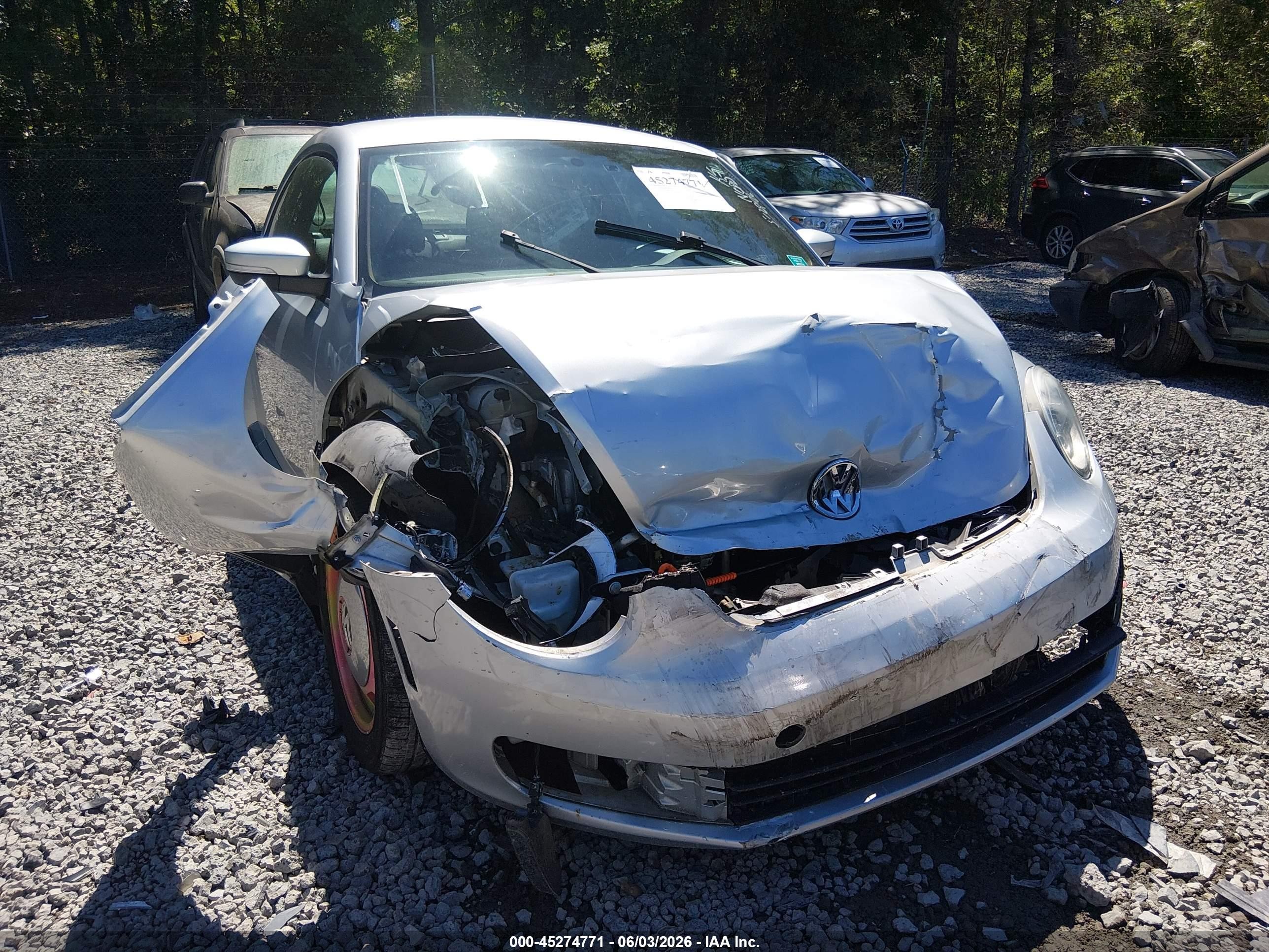 2015 Volkswagen Beetle 1.8t Silver vin: 3VWJ07AT1FM617304