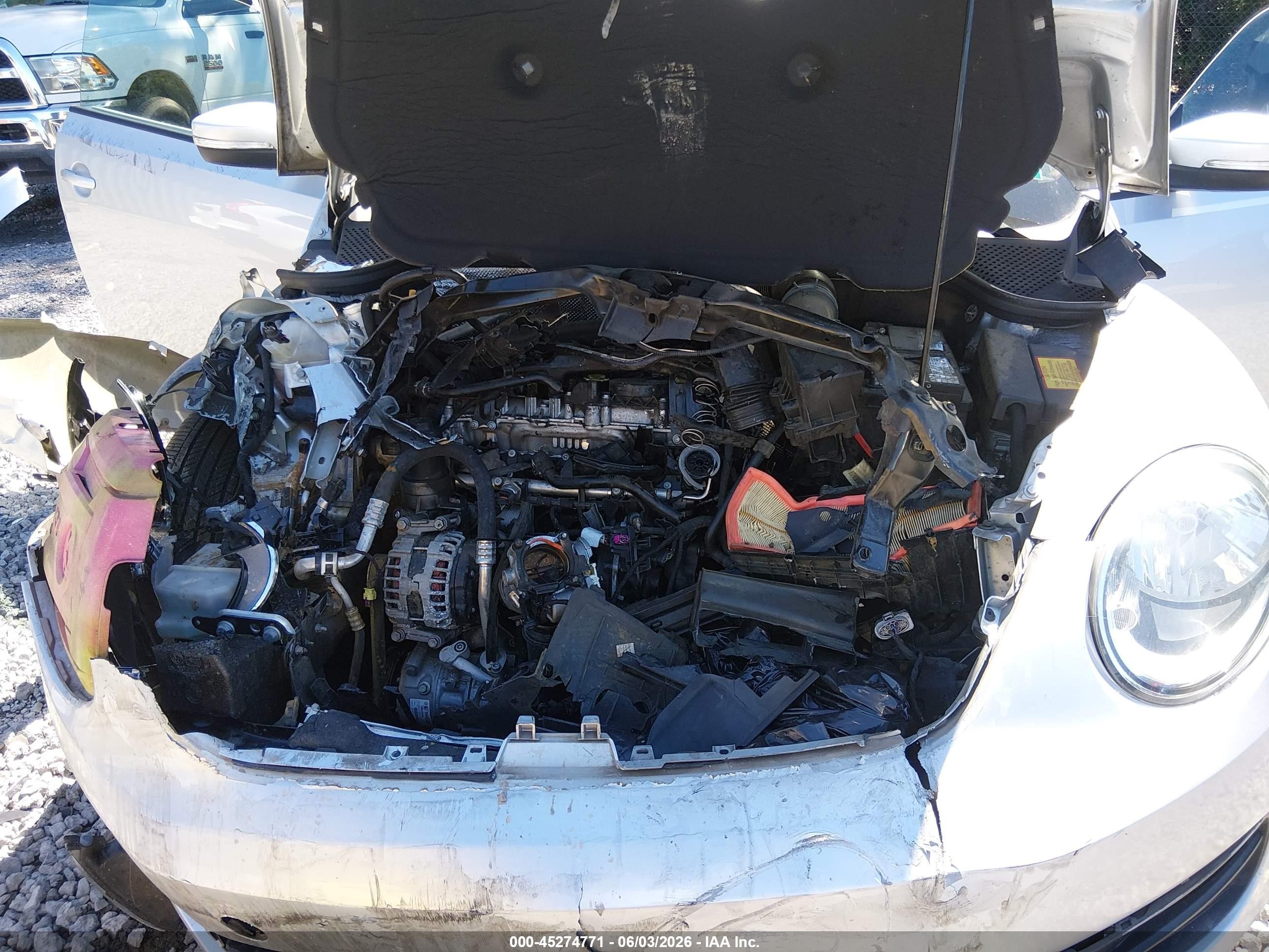 2015 Volkswagen Beetle 1.8t Silver vin: 3VWJ07AT1FM617304