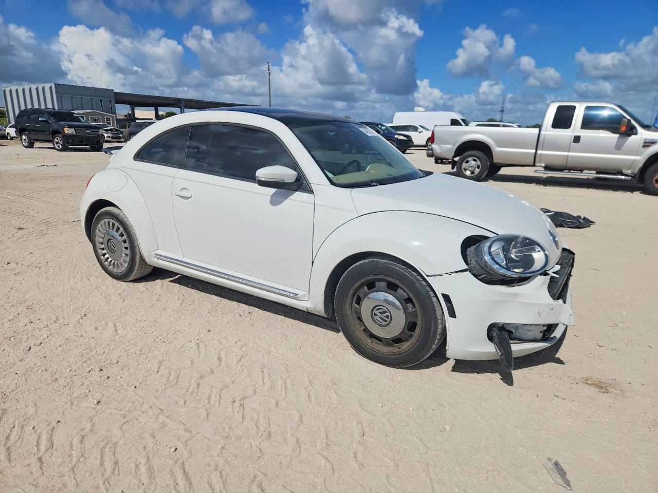 2015 Volkswagen Beetle 1.8t Белый vin: 3VWJ07AT1FM646303