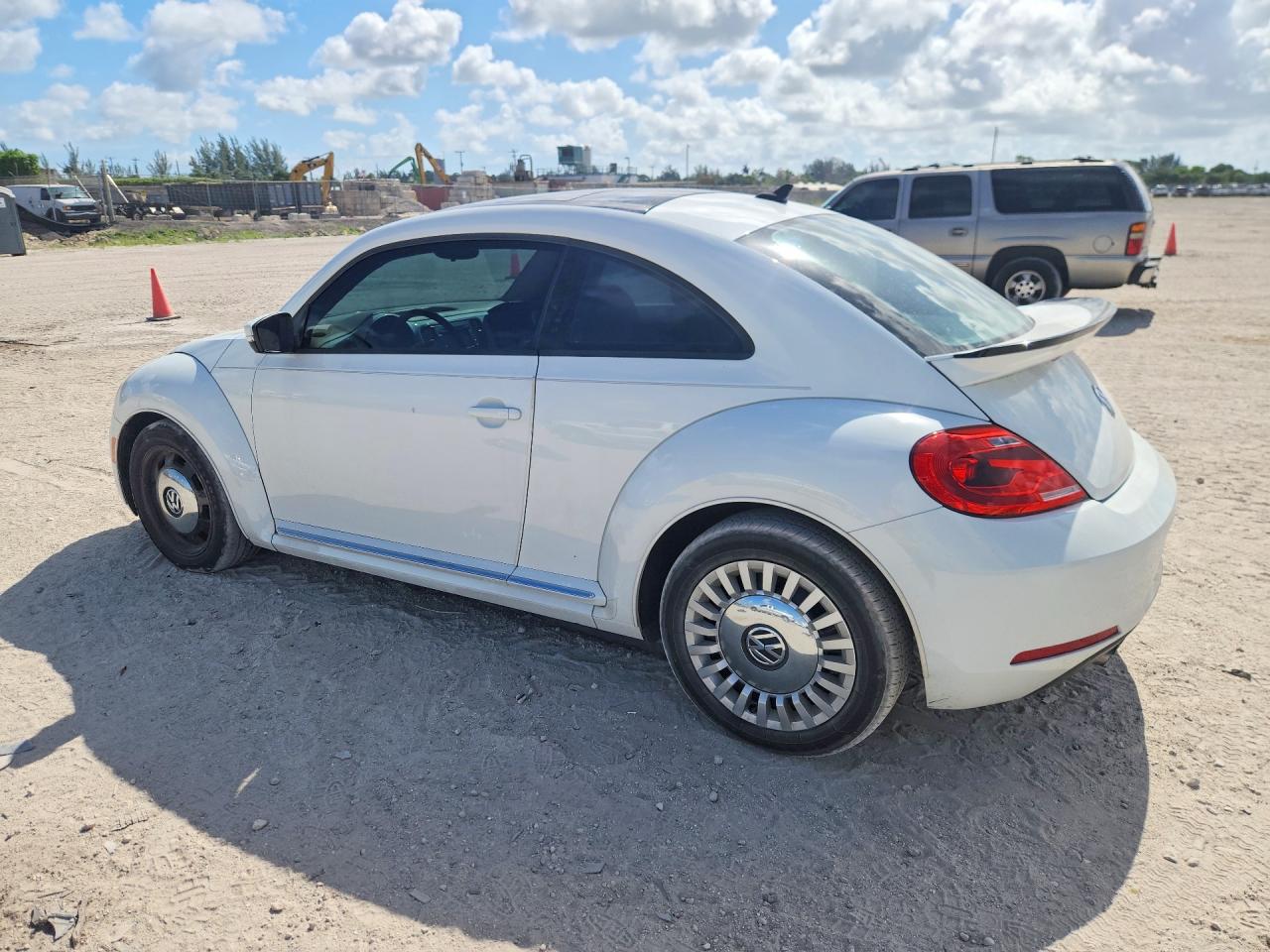 2015 Volkswagen Beetle 1.8t Белый vin: 3VWJ07AT1FM646303