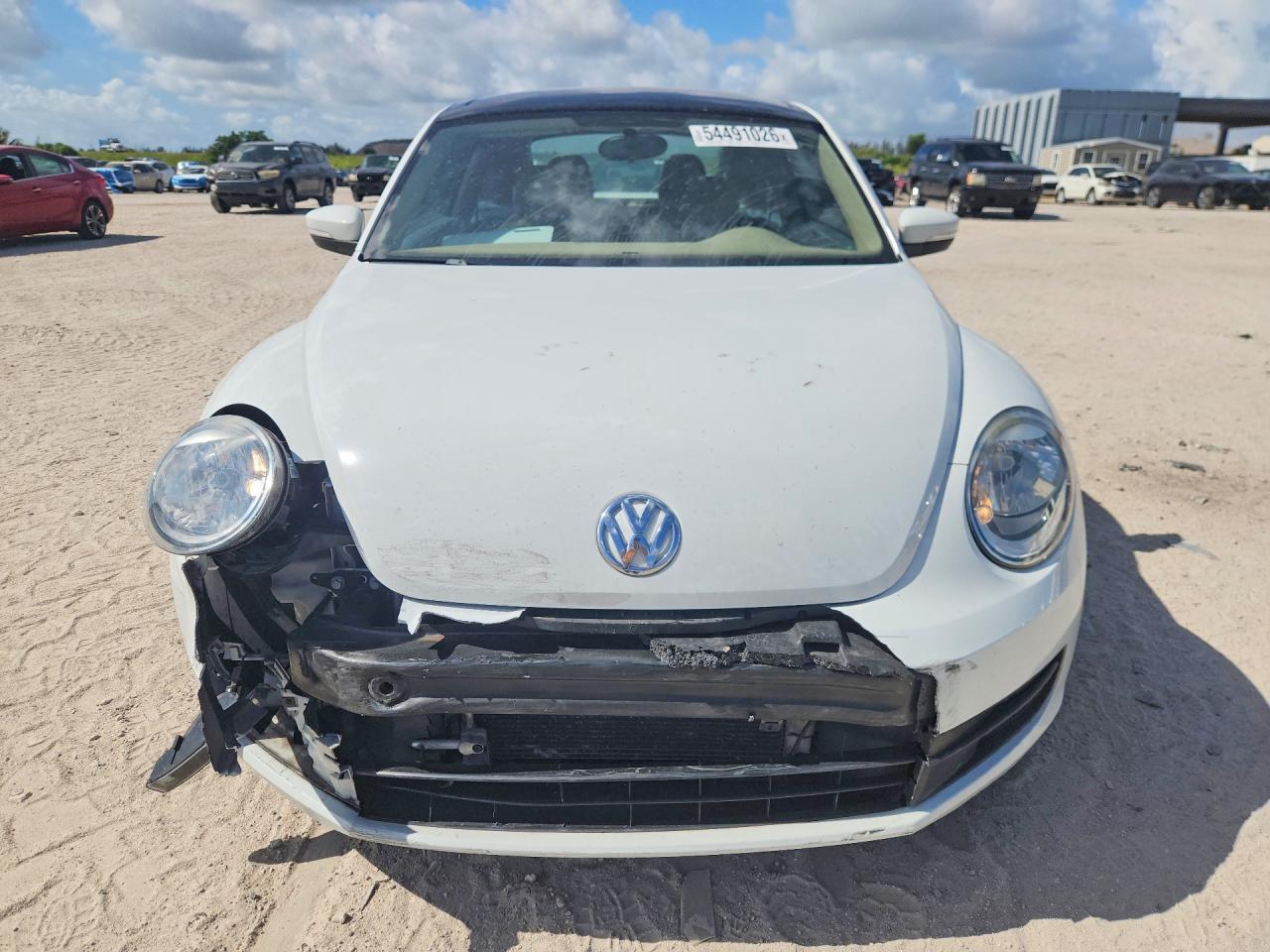 2015 Volkswagen Beetle 1.8t Белый vin: 3VWJ07AT1FM646303