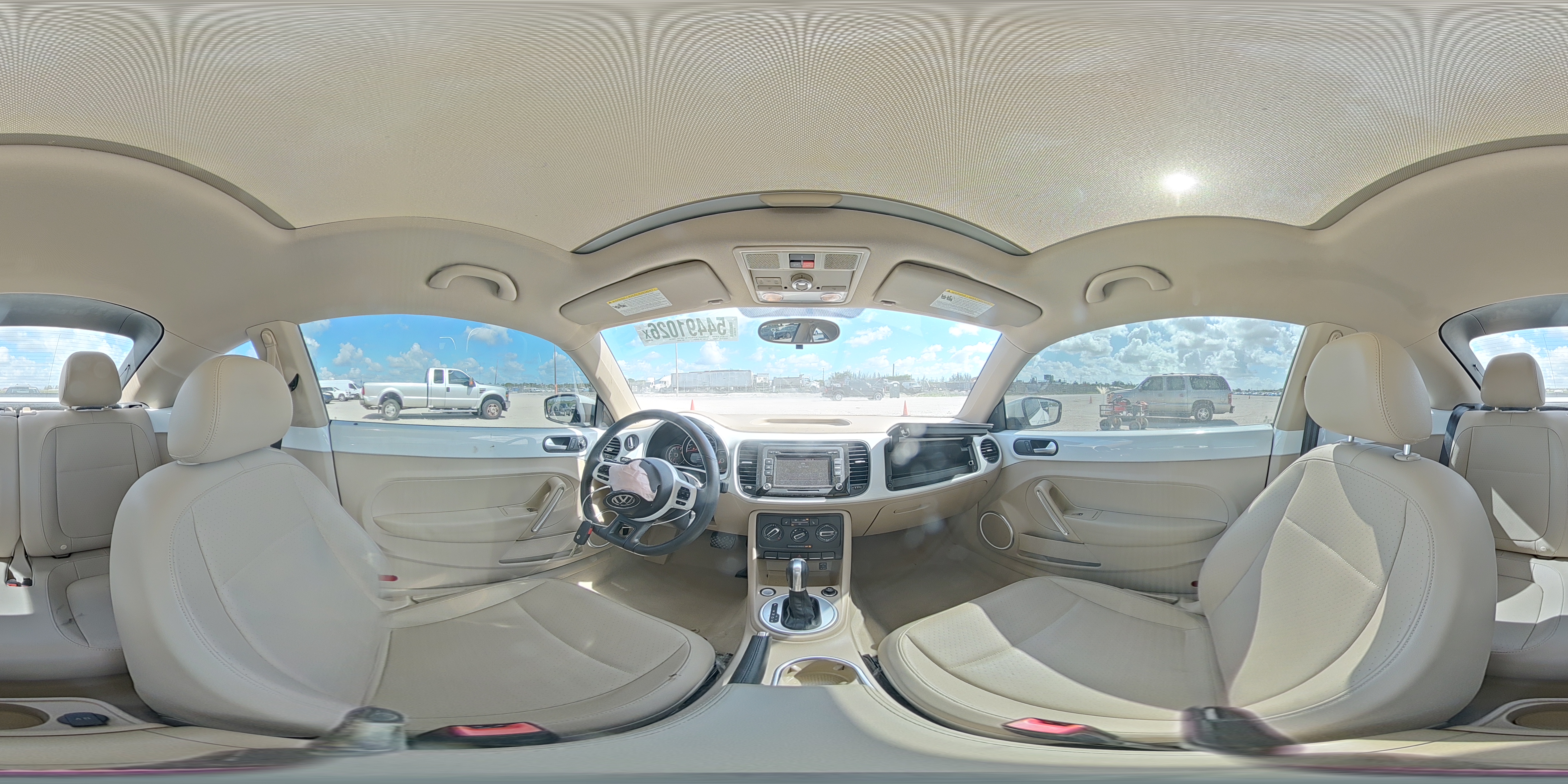 2015 Volkswagen Beetle 1.8t Белый vin: 3VWJ07AT1FM646303