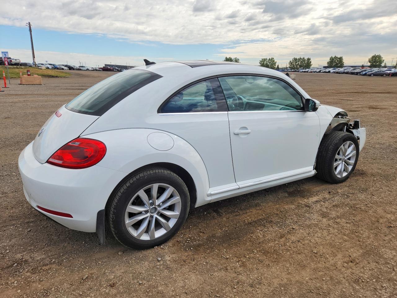 2015 Volkswagen Beetle 1.8t White vin: 3VWJ07AT4FM630306