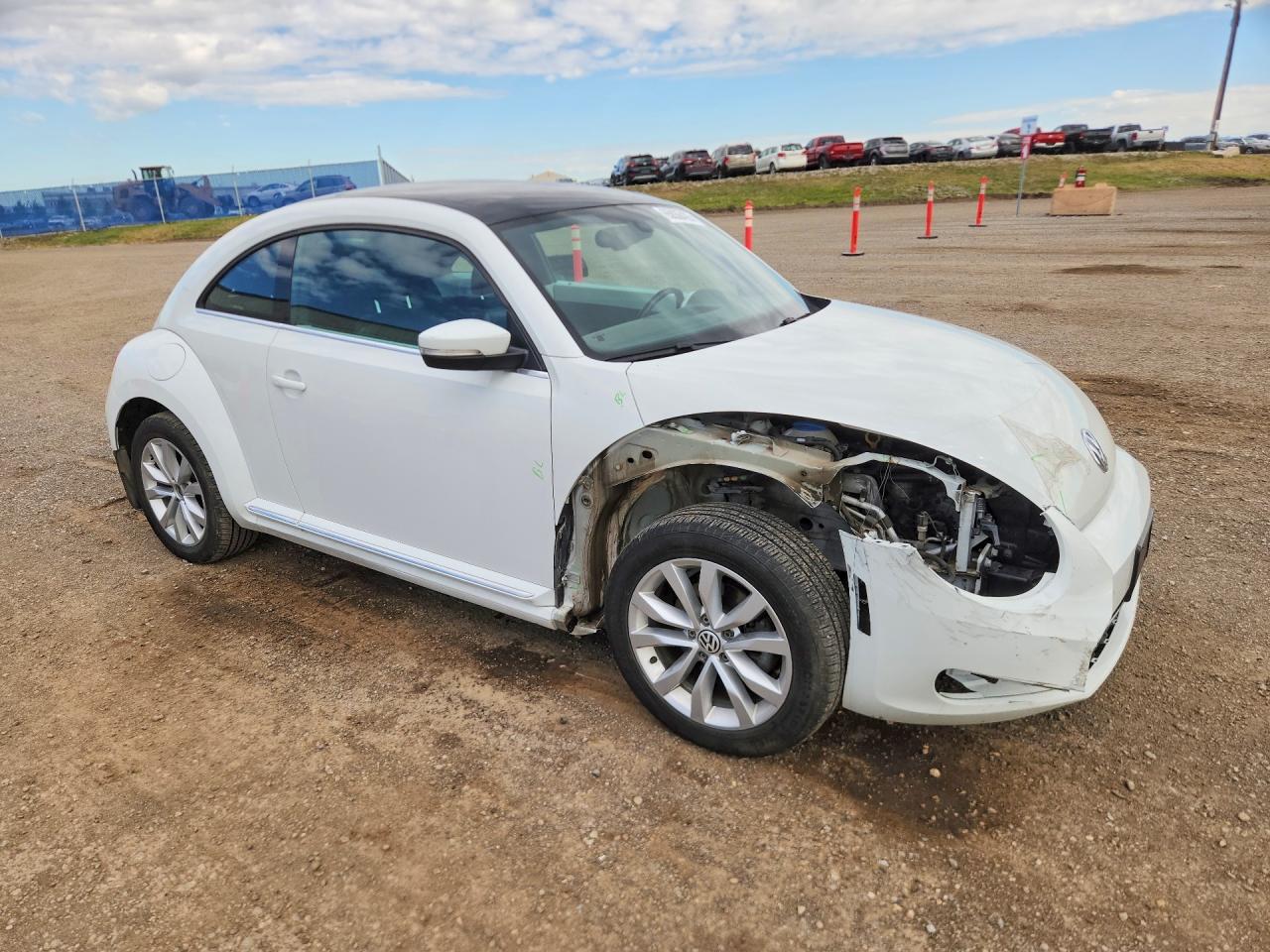 2015 Volkswagen Beetle 1.8t White vin: 3VWJ07AT4FM630306