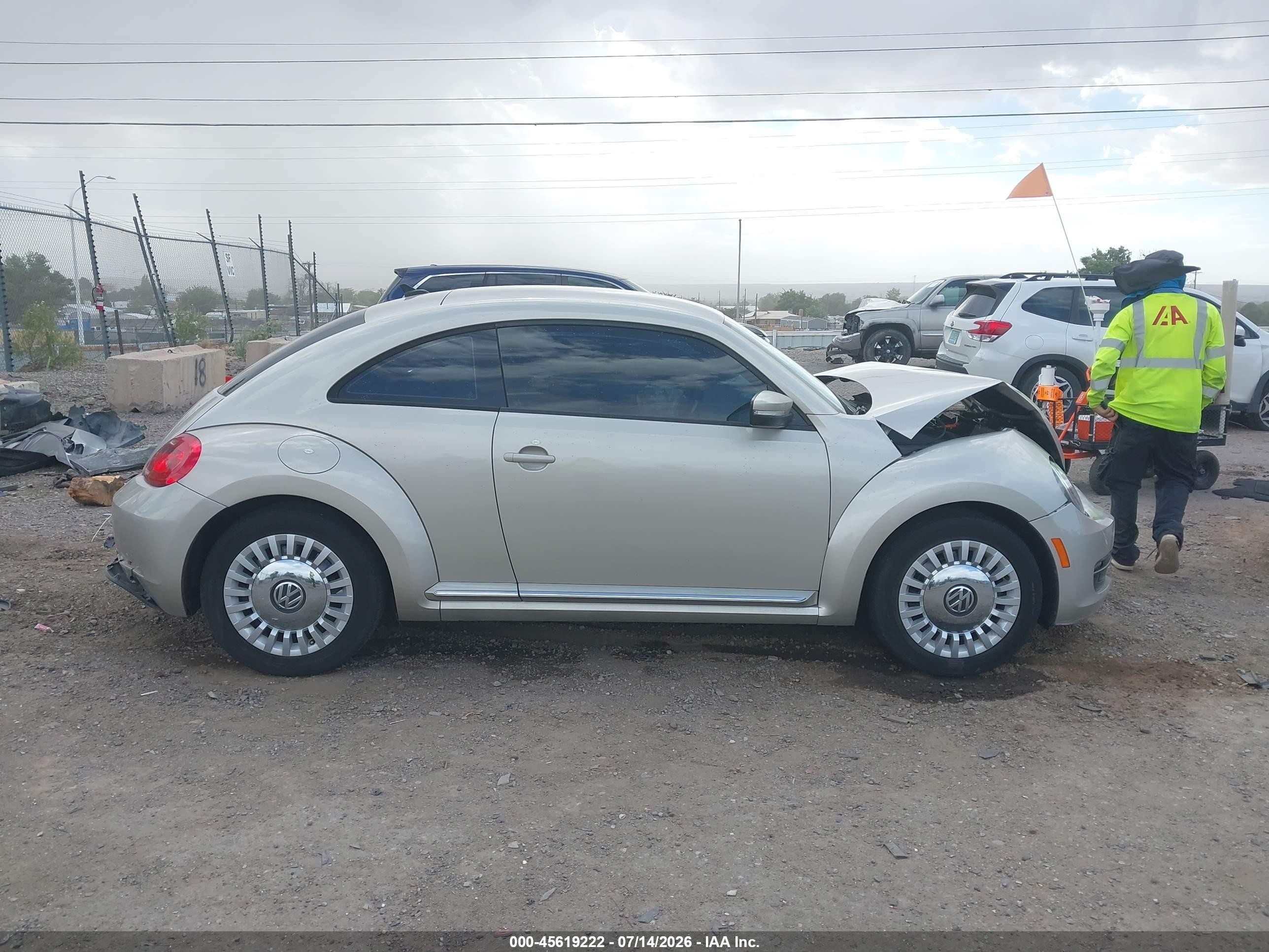 2014 Volkswagen Beetle 1.8t Beige vin: 3VWJ07ATXEM664992