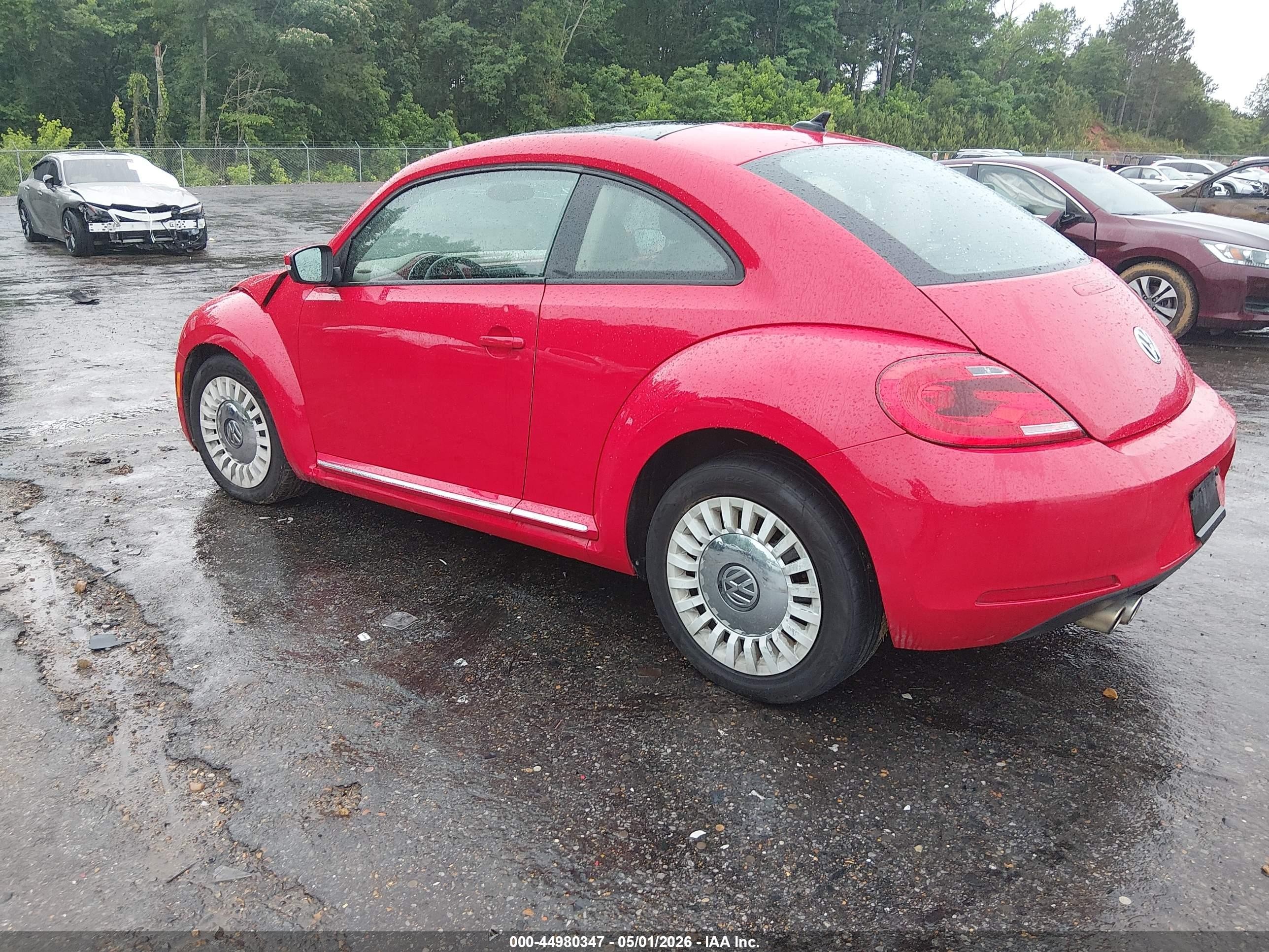 2015 Volkswagen Beetle 1.8t Красный vin: 3VWJ17AT1FM617428