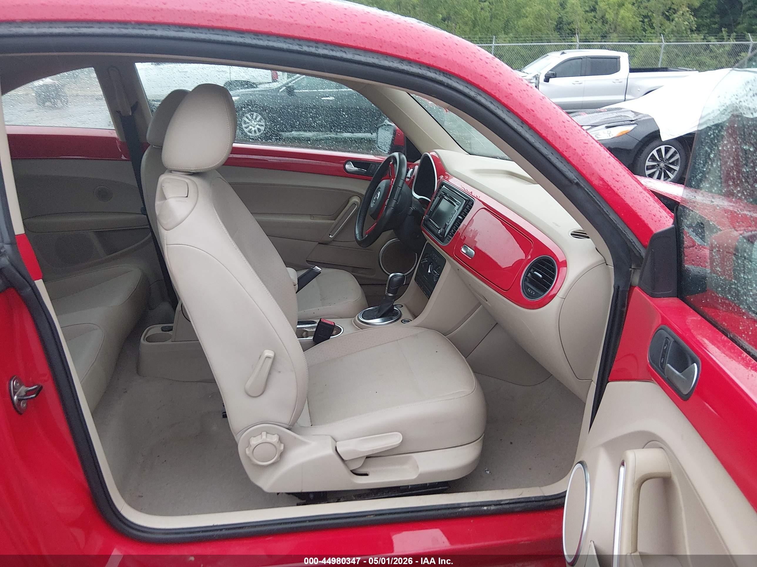 2015 Volkswagen Beetle 1.8t Красный vin: 3VWJ17AT1FM617428