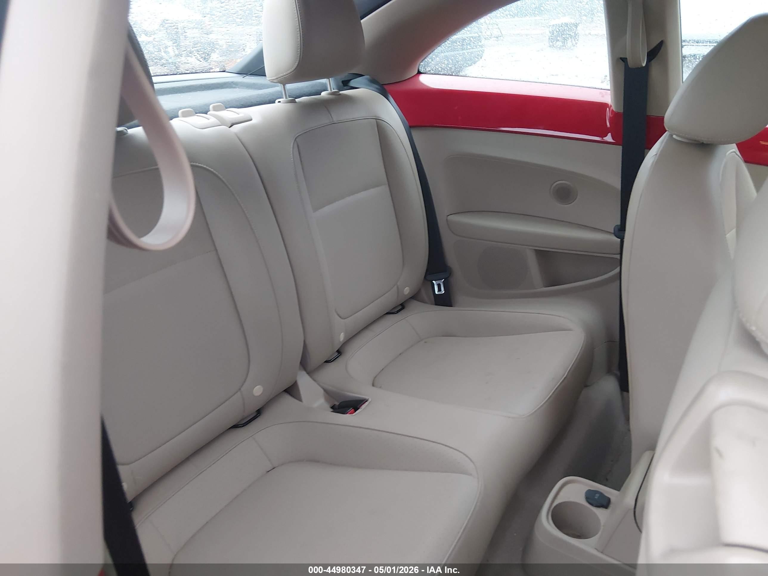 2015 Volkswagen Beetle 1.8t Красный vin: 3VWJ17AT1FM617428
