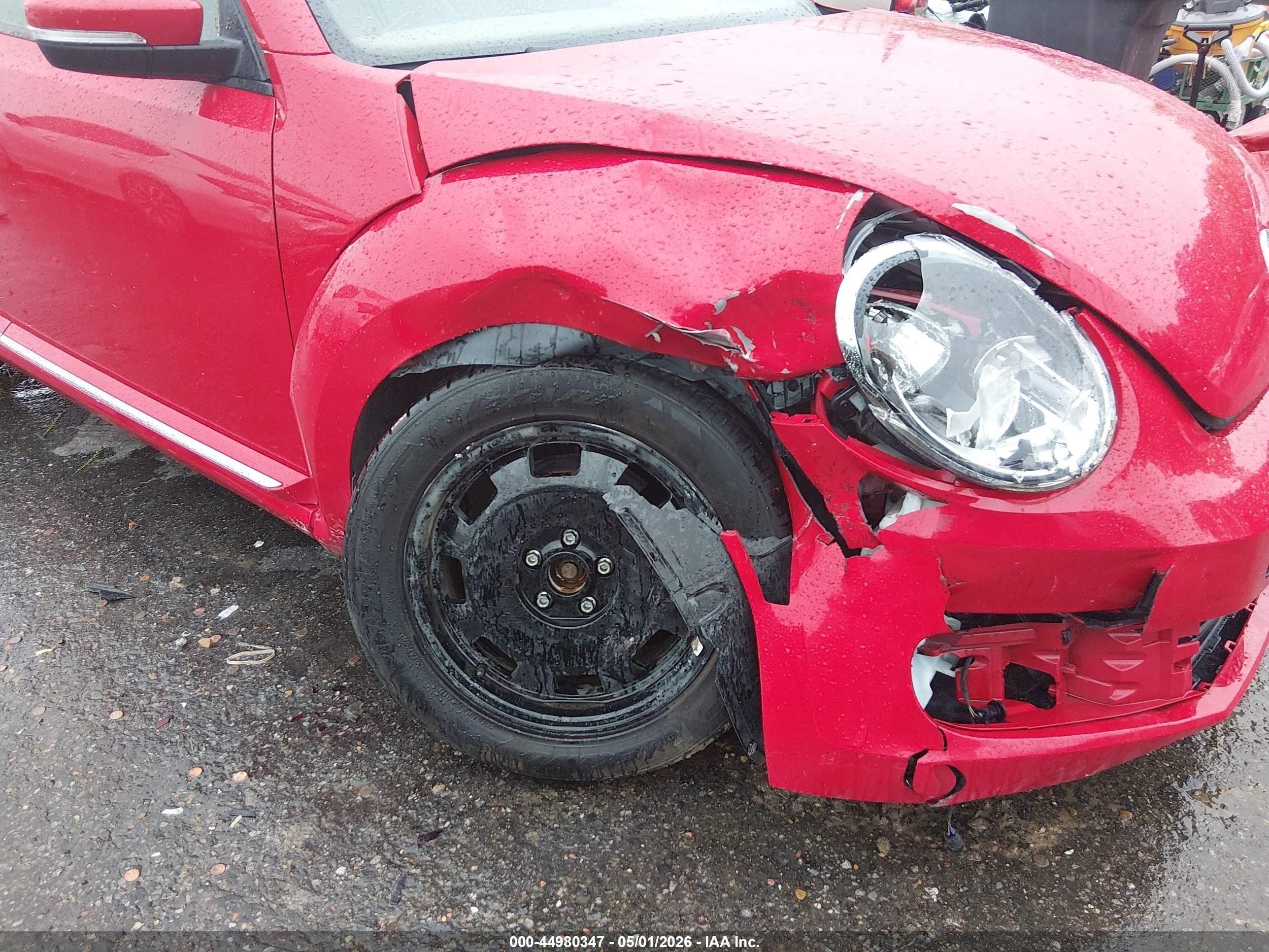 2015 Volkswagen Beetle 1.8t Красный vin: 3VWJ17AT1FM617428