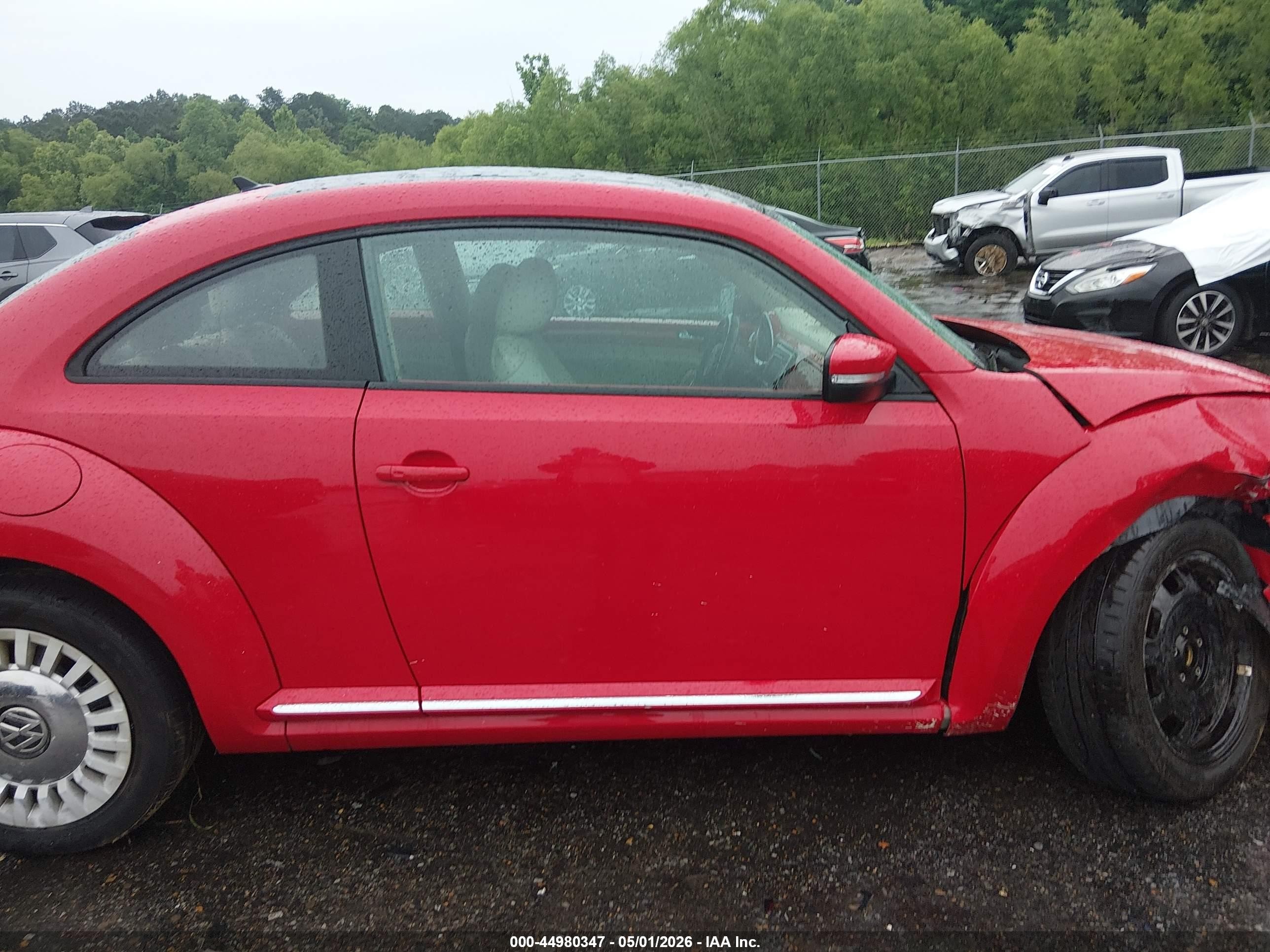 2015 Volkswagen Beetle 1.8t Красный vin: 3VWJ17AT1FM617428