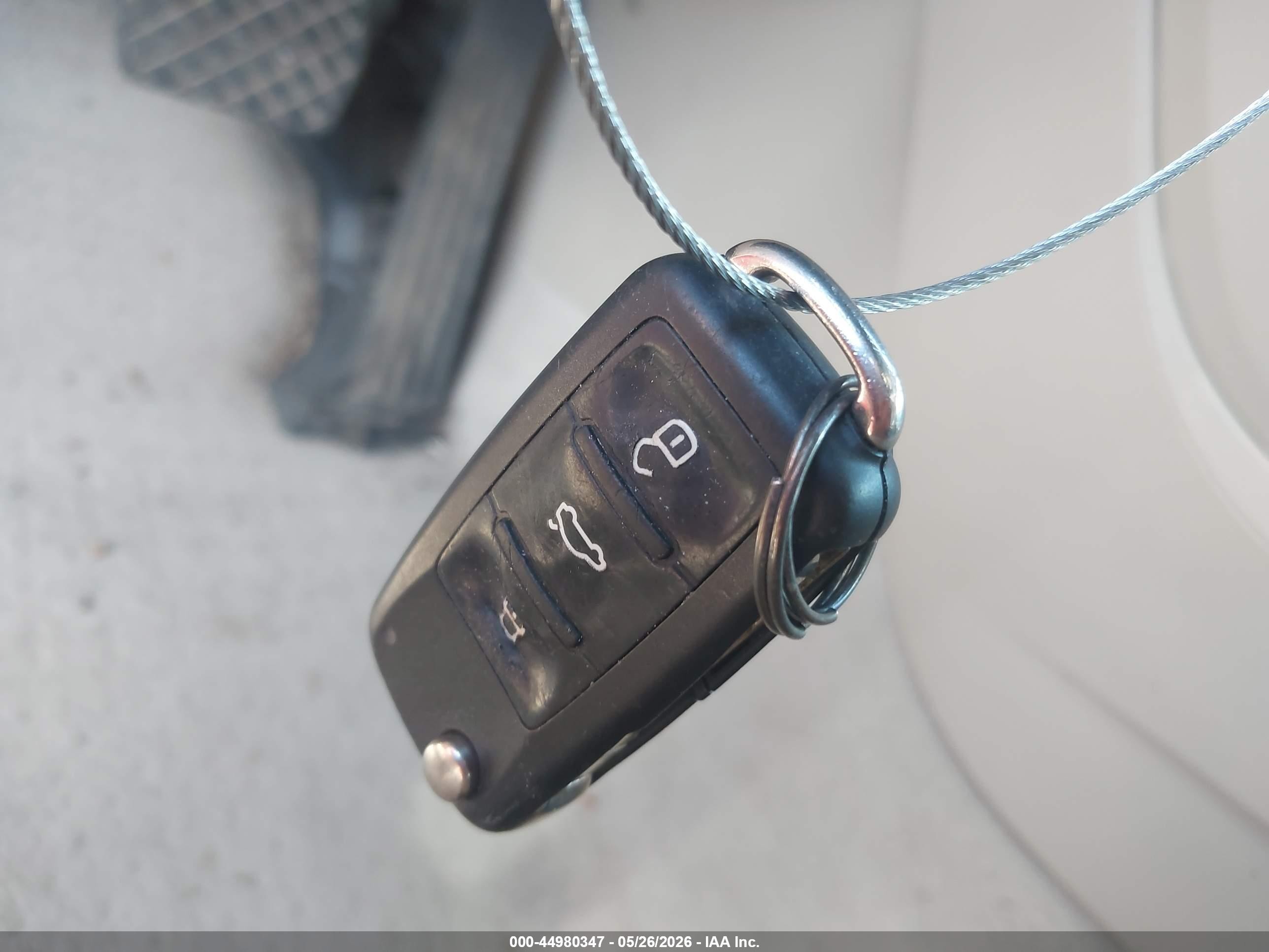 2015 Volkswagen Beetle 1.8t Красный vin: 3VWJ17AT1FM617428