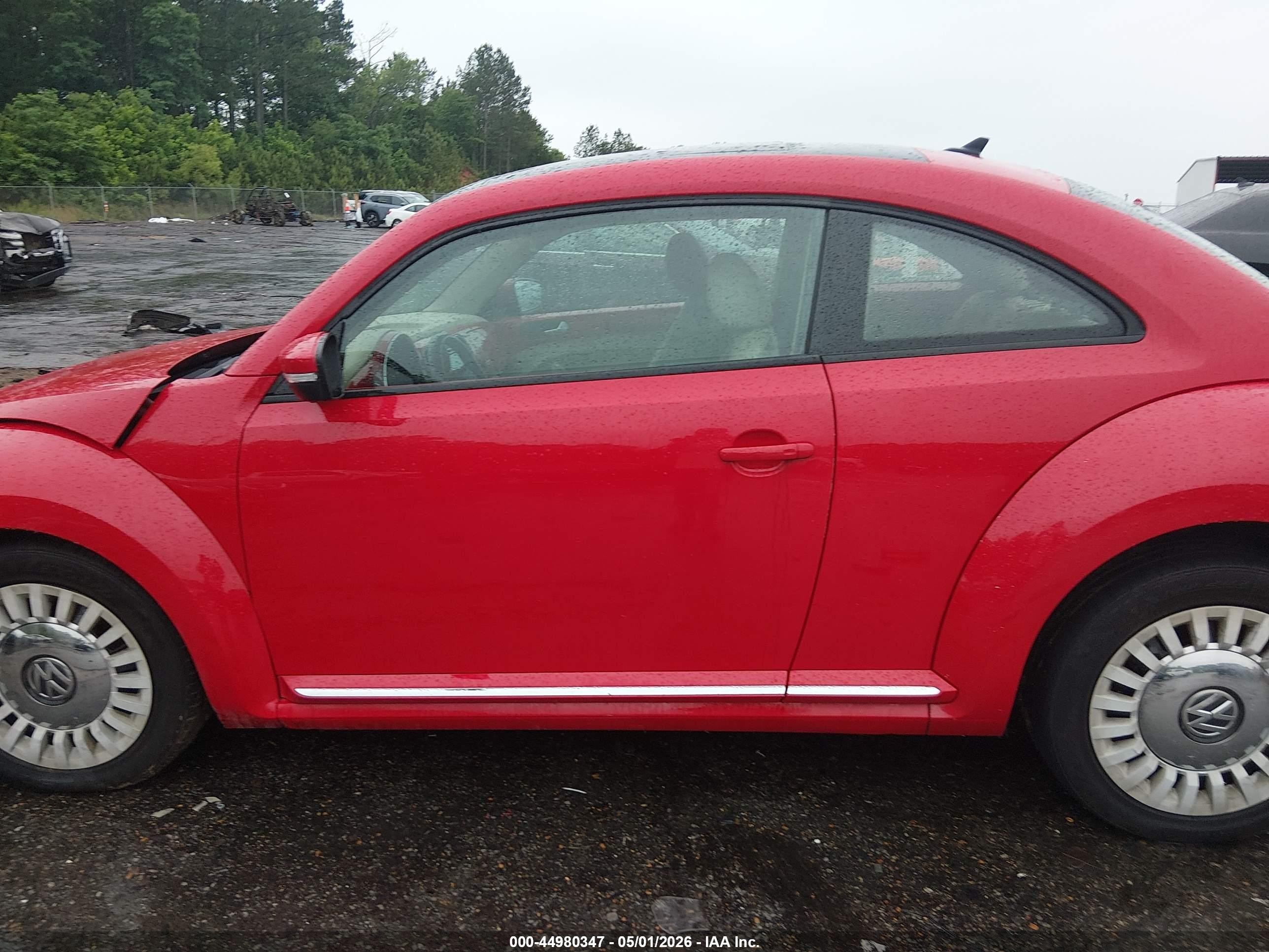 2015 Volkswagen Beetle 1.8t Красный vin: 3VWJ17AT1FM617428