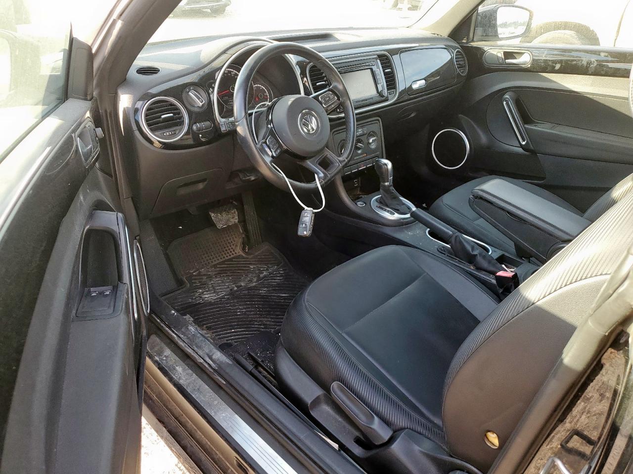 2015 Volkswagen Beetle 1.8t Черный vin: 3VWJ17AT3FM641598