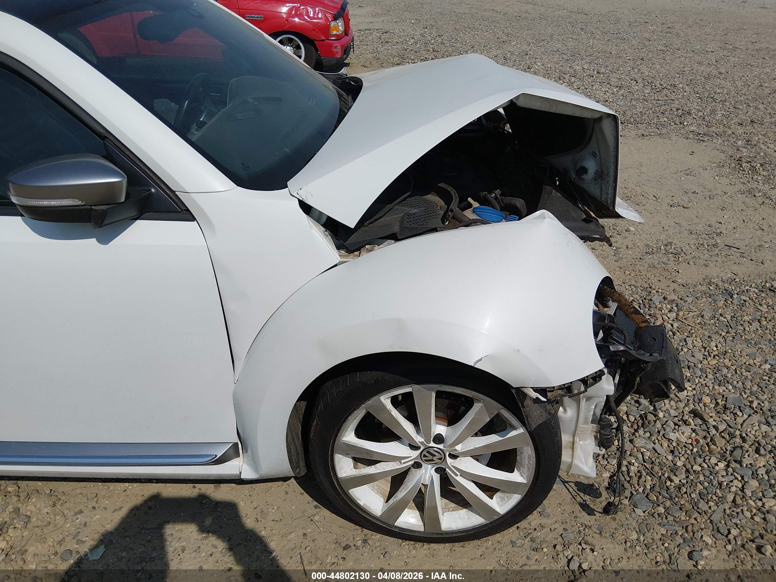2014 Volkswagen Beetle 1.8t White vin: 3VWJ17AT6EM653114