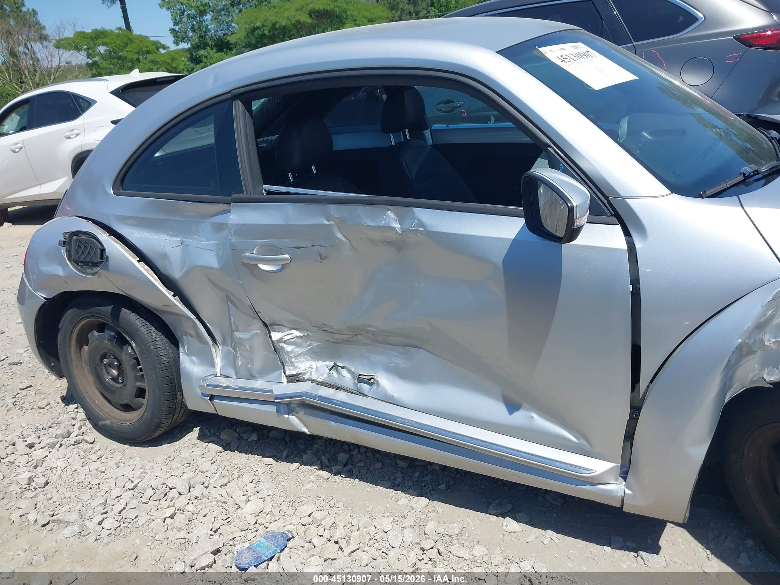 2015 Volkswagen Beetle 1.8t Серебряный vin: 3VWJ17AT8FM642827