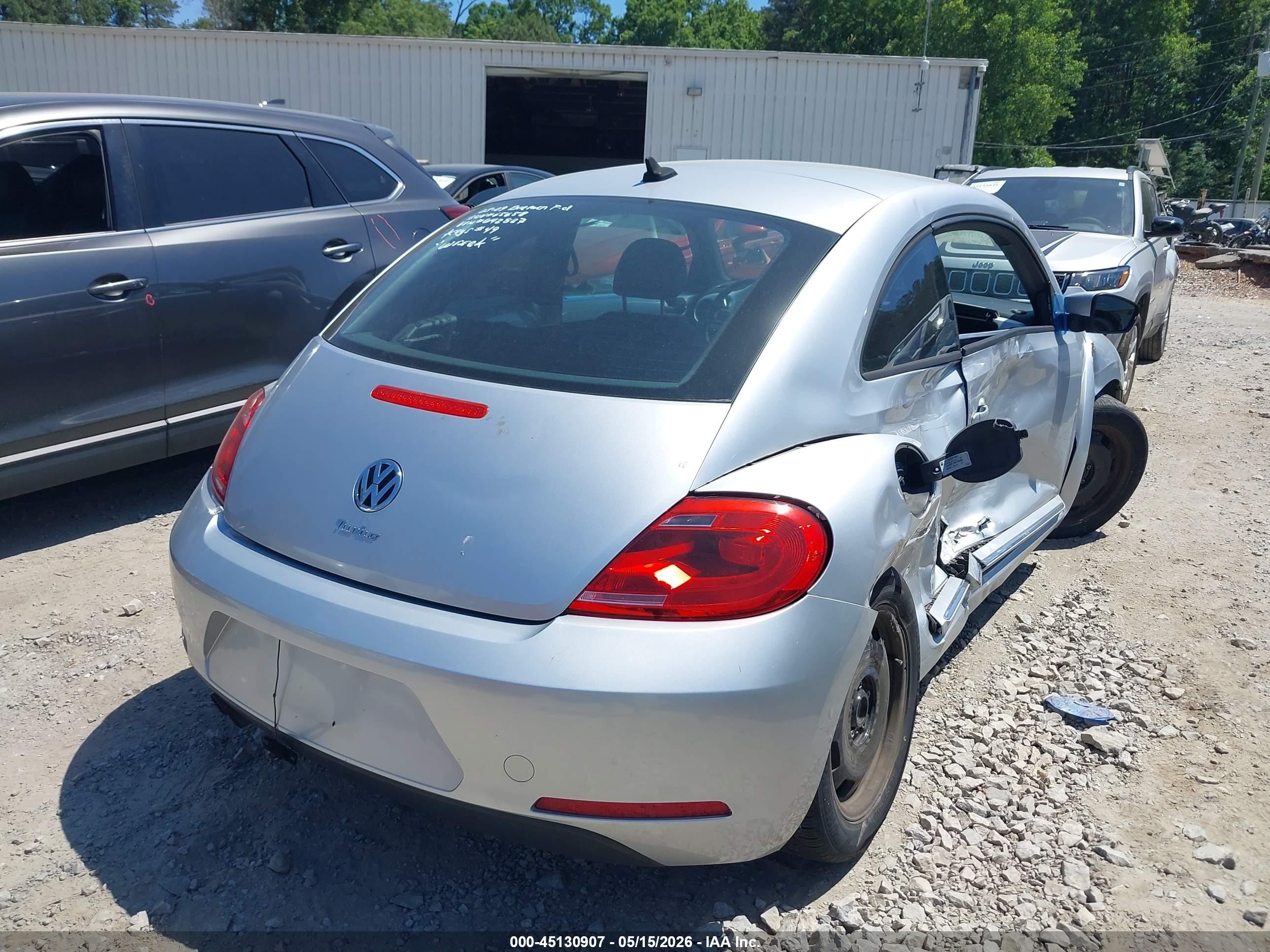 2015 Volkswagen Beetle 1.8t Серебряный vin: 3VWJ17AT8FM642827