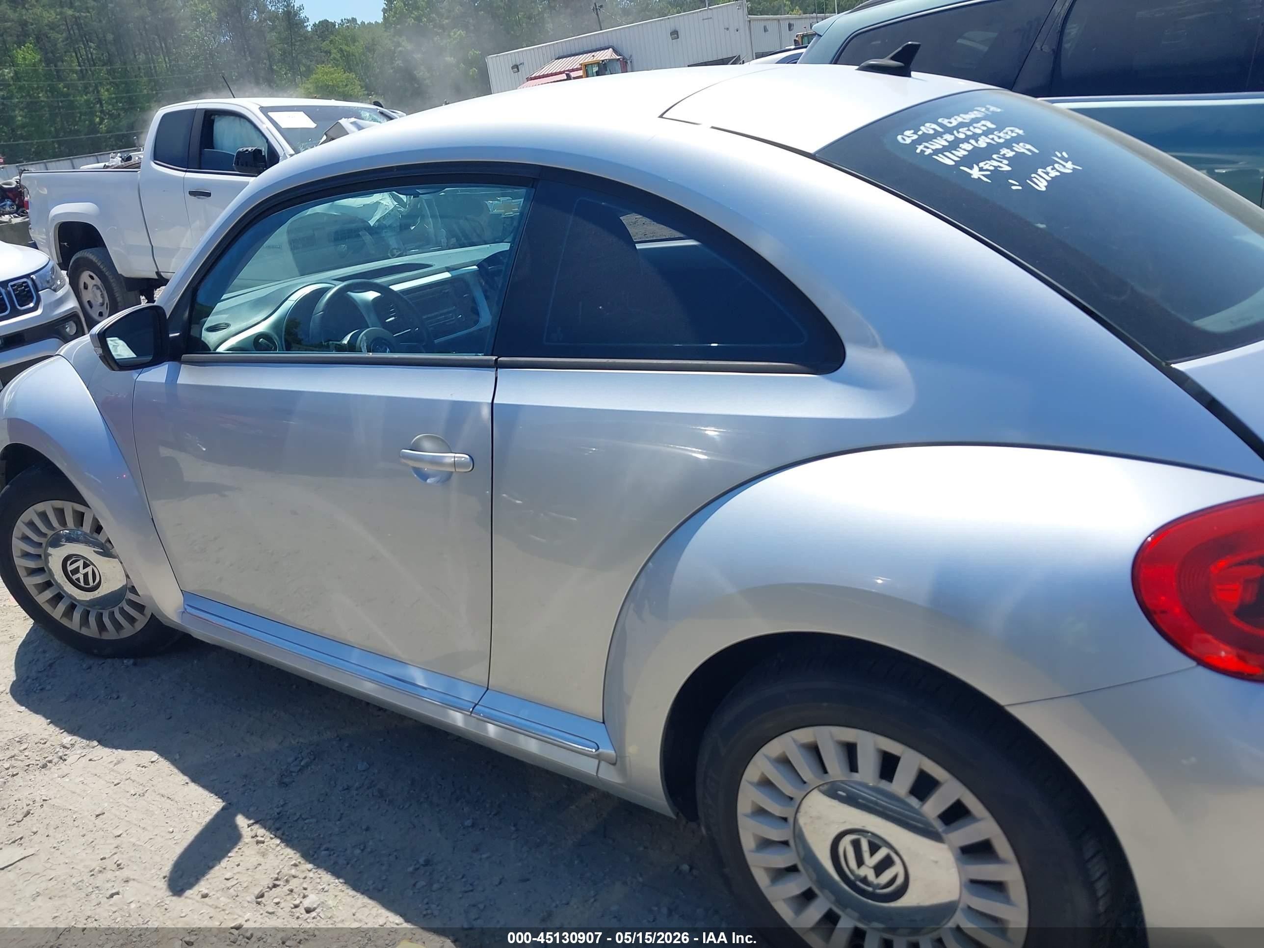 2015 Volkswagen Beetle 1.8t Серебряный vin: 3VWJ17AT8FM642827